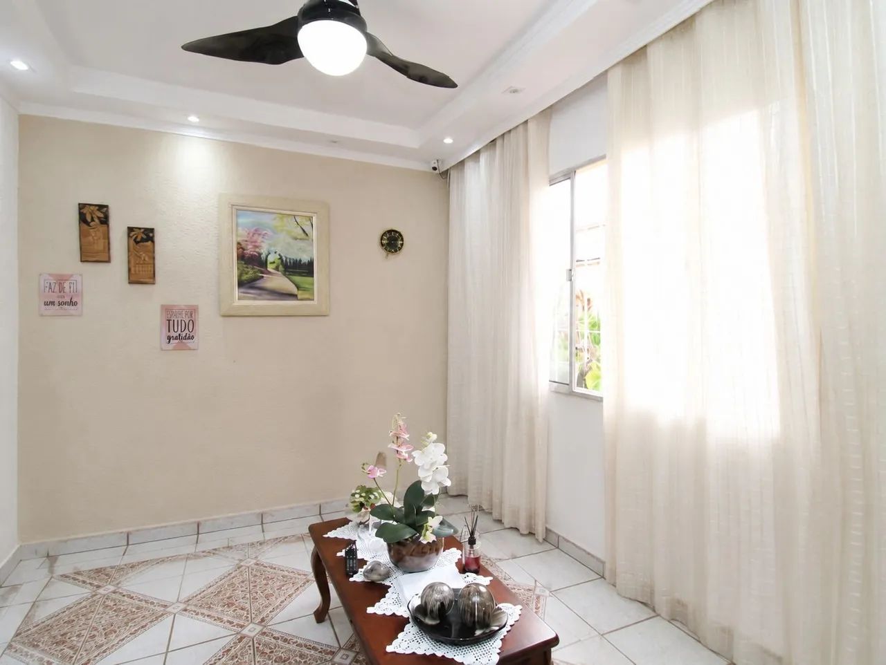 Mesa de centro madeira maciça 