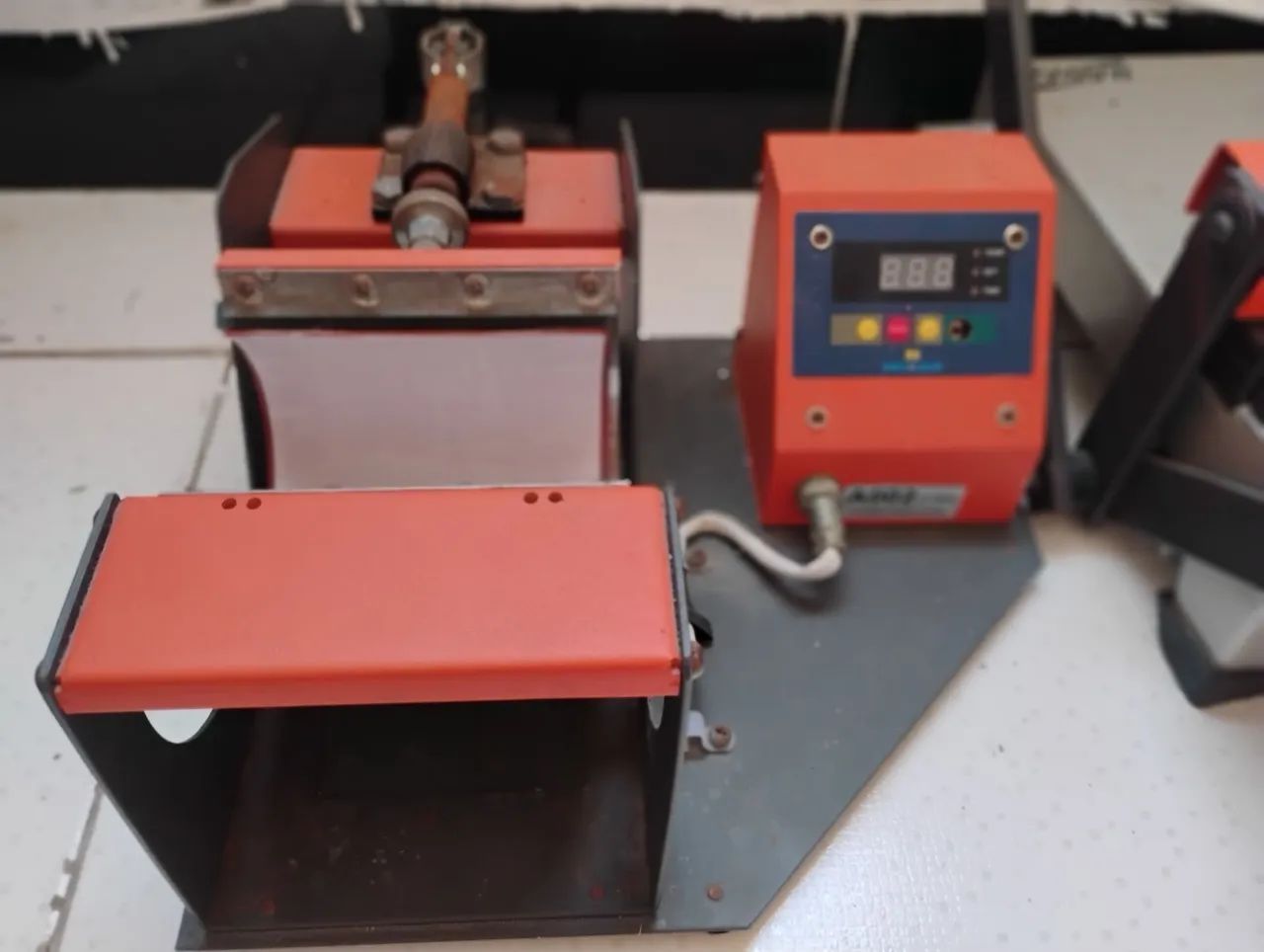 Vendo prensa térmica para boné/ plastificadora e laminadora/ pensa térmica para canecas. - Foto 2