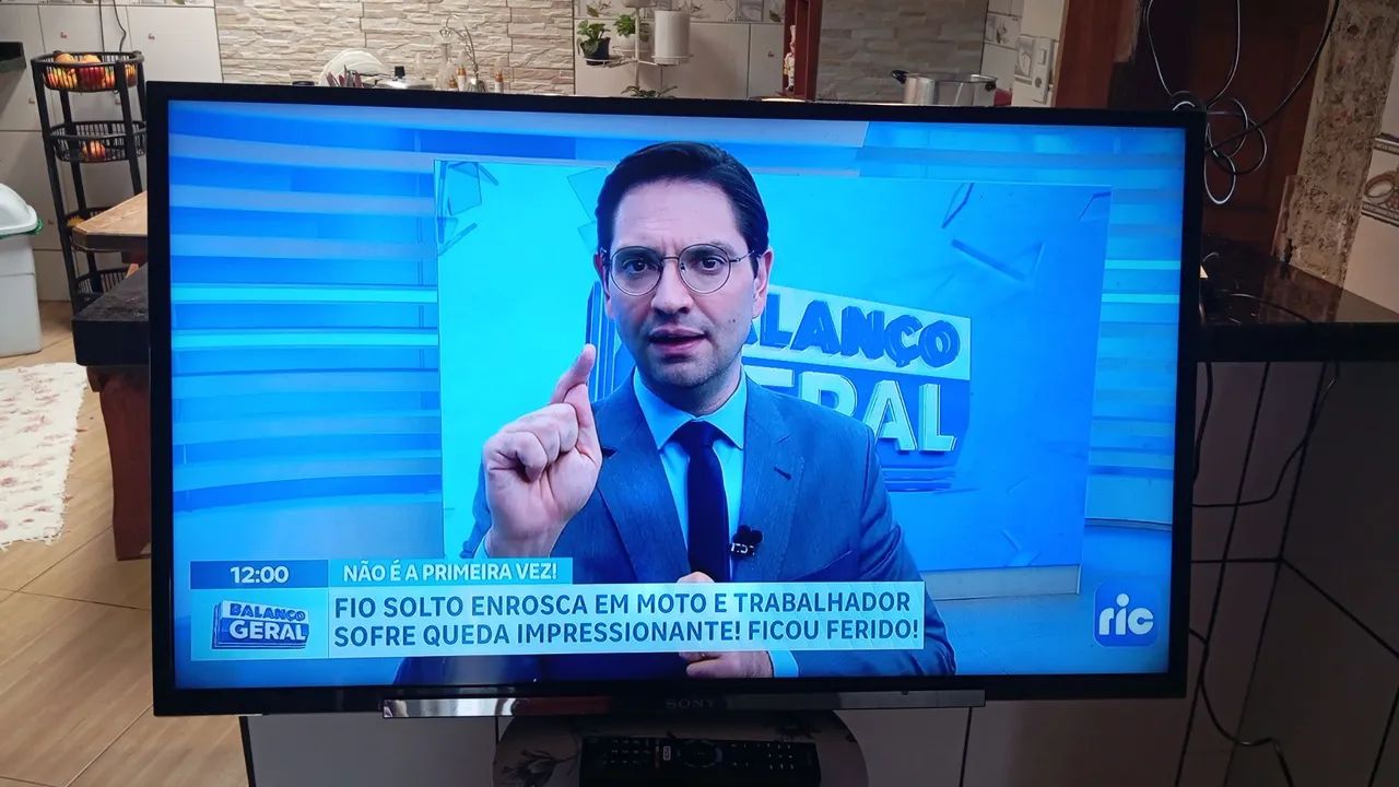 Vendo tv 32 polegadas led não e smart 