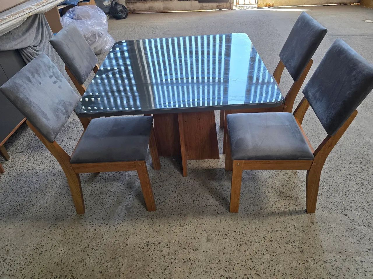 Mesa de Jantar c/4 Estofadas