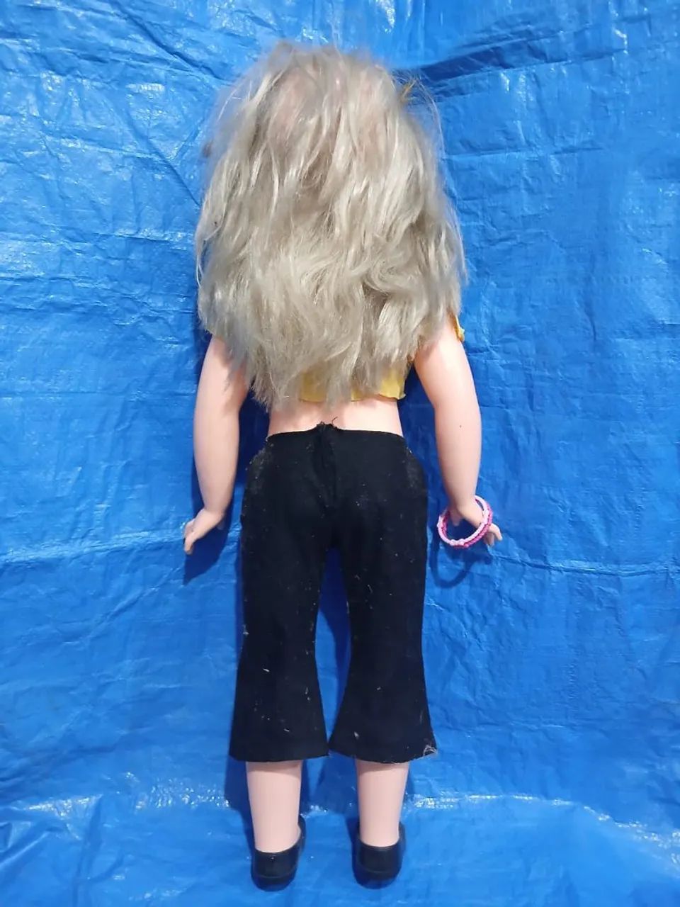 BONECA AMIGUINHA (DEFEITO EM 1 DOS OLHOS) - Foto 2