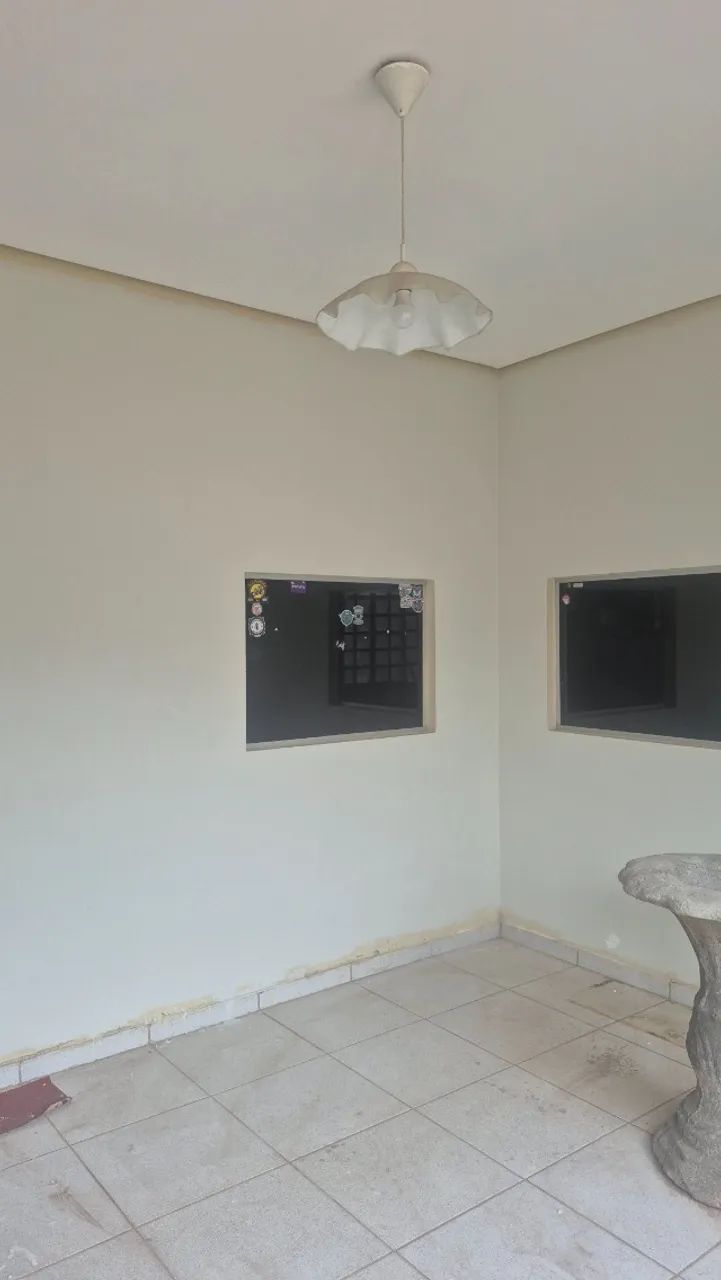 Alugo 1) imóvel com suíte, sala,WC, área e cozinha. 2) duas salas e barracão 30m2. 