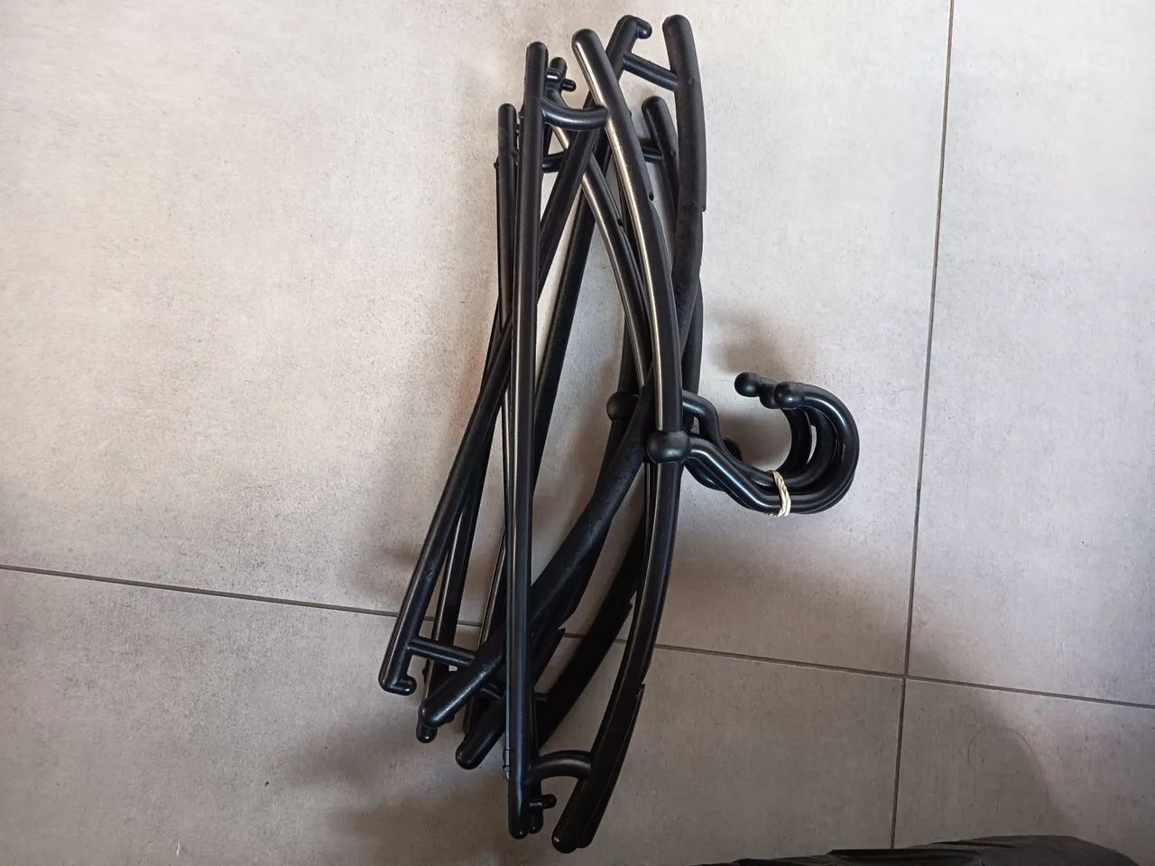 150 cabides fortes e resistente preto  - Foto 2