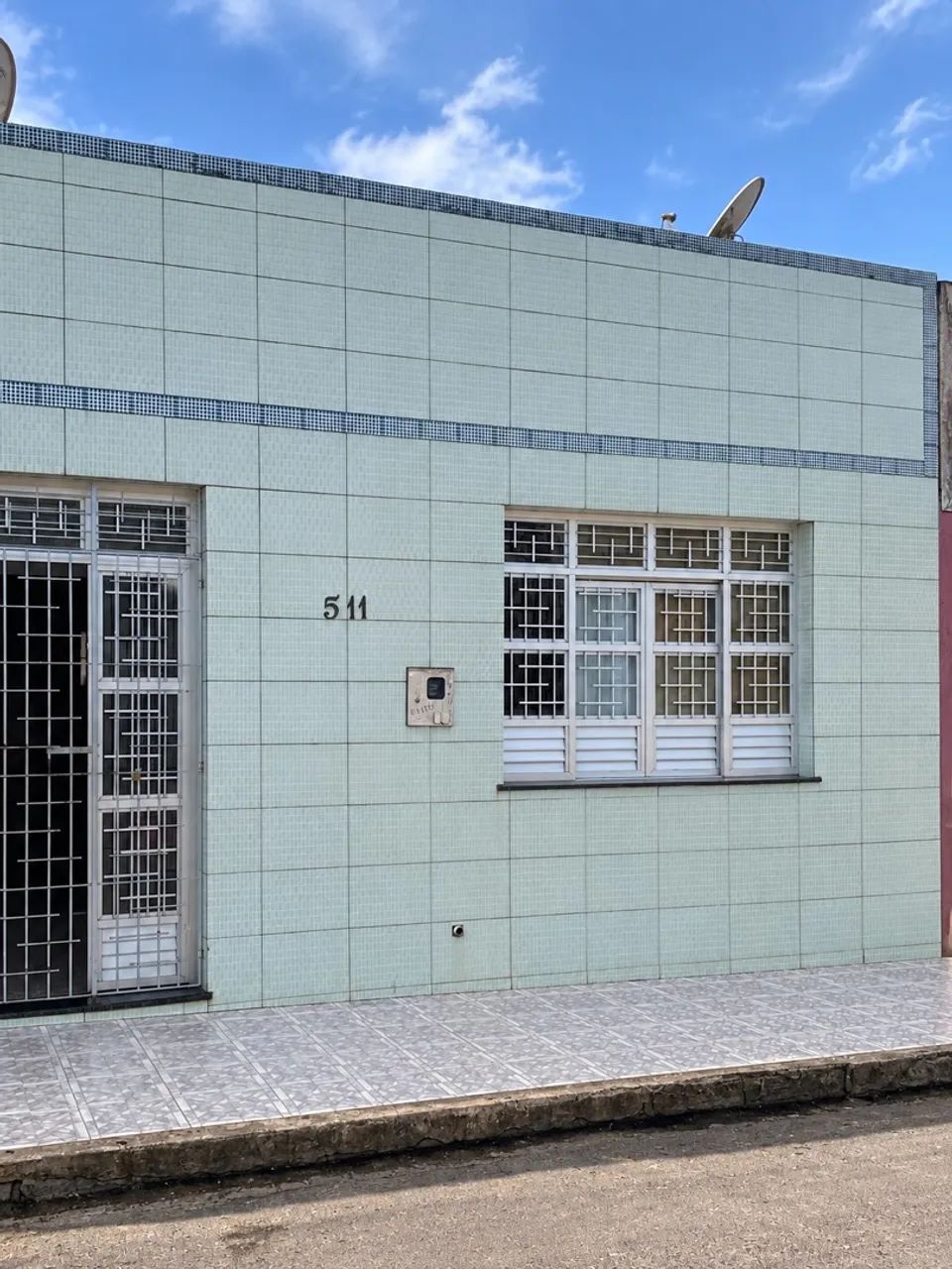 Casa espaçosa com 2 salas e quintal amplo em Campo do Brito