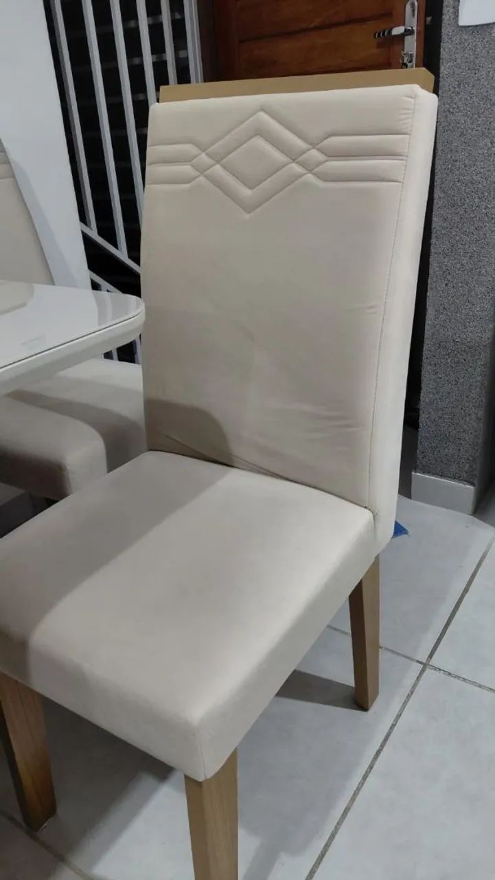 Mesa quadrada e 4 cadeiras - Foto 4