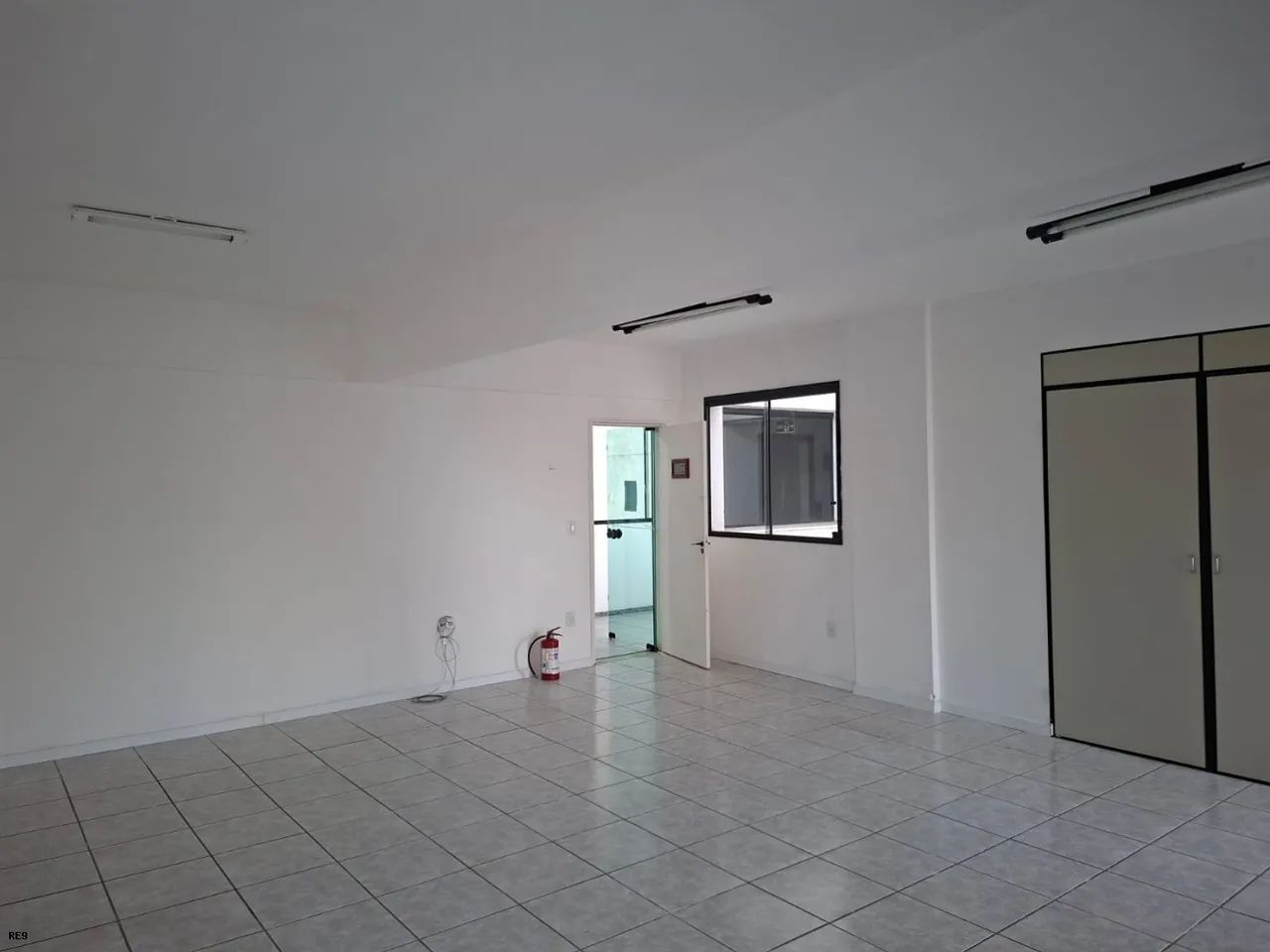 Sala Comercial para Venda em Itajaí, Centro, 2 banheiros