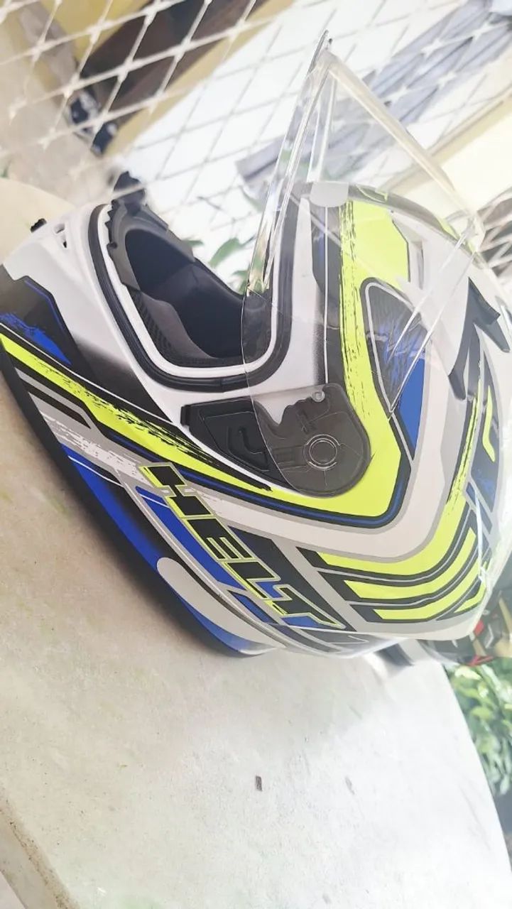 Capacete Helt novo  de excelente qualidade e com ótimo preço.