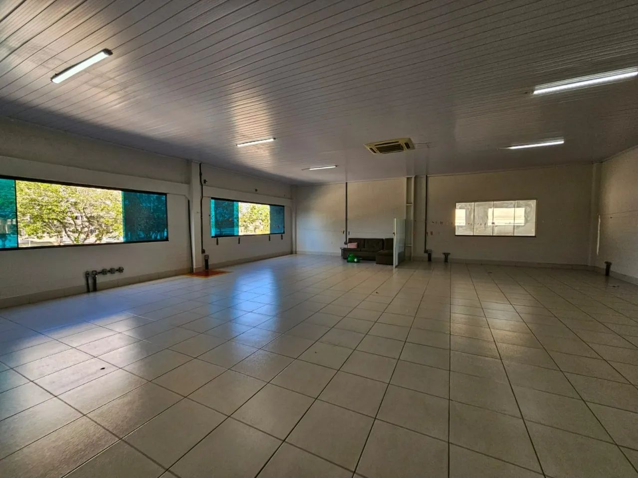 Galpão logístico industrial com 3.178m² de área total construída, na CSG 09 próximo à COCA - Foto 7