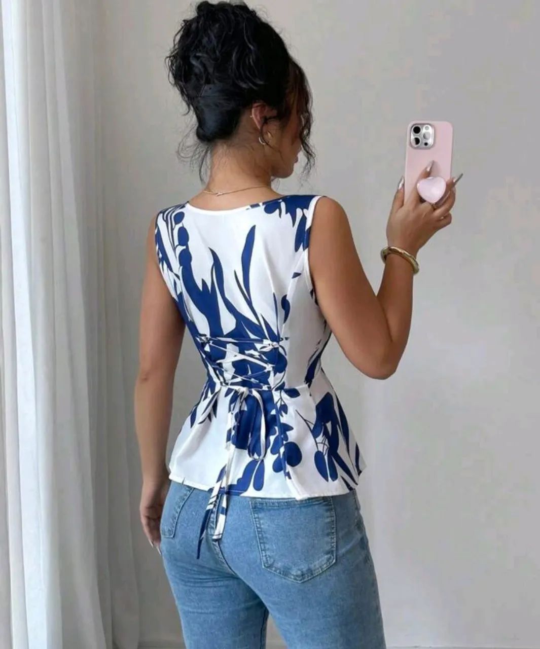 BLUSA COM ESTAMPA E TIRAS NAS COSTAS G - Foto 2