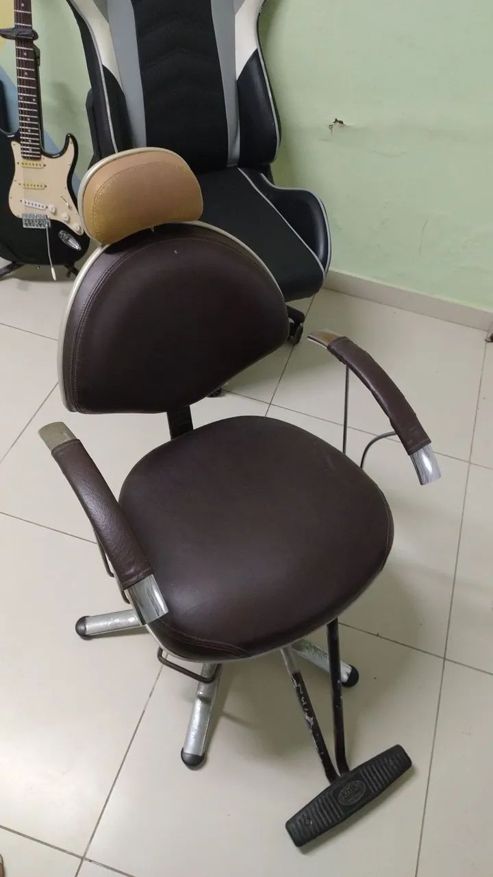 Cadeira para  barbeiro iniciante