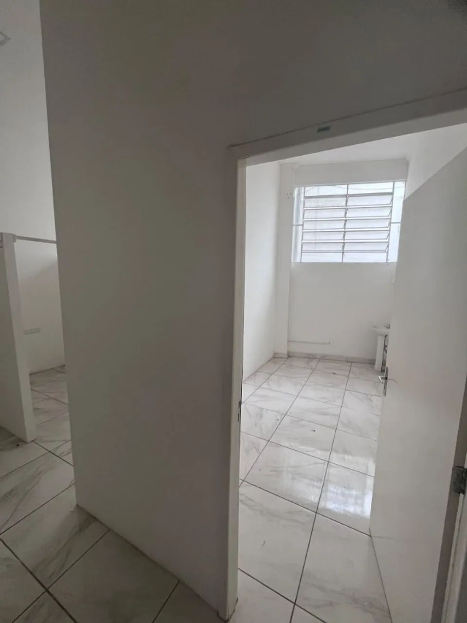 Aluguel de duas lojas comerciais em Lima Duarte (MG), 190m² e 121,85m² - Foto 4