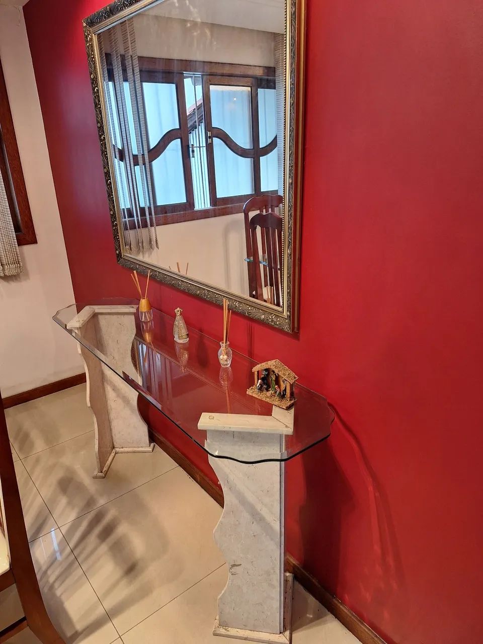 Mesa e aparador