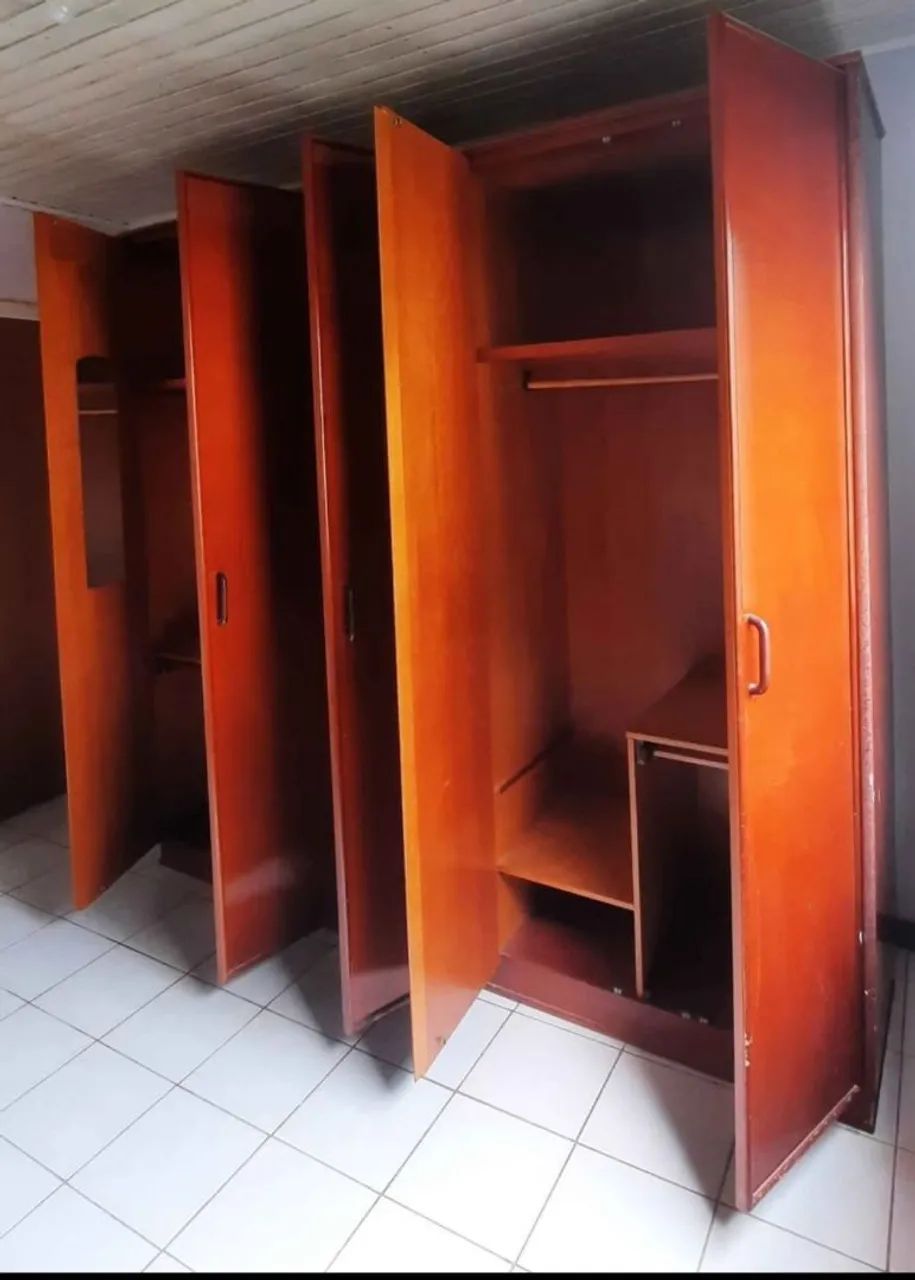 Roupeiro 5 portas em Mogno conservado - Foto 3
