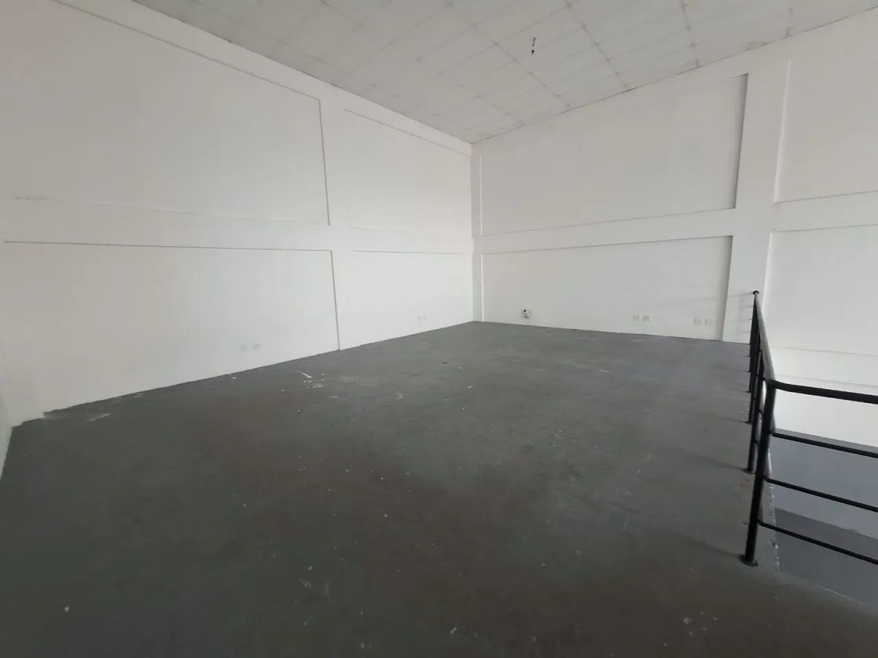 GALPÃOCOM 300 M2 E PE DIREITO DE 8 M FL26 - Foto 4