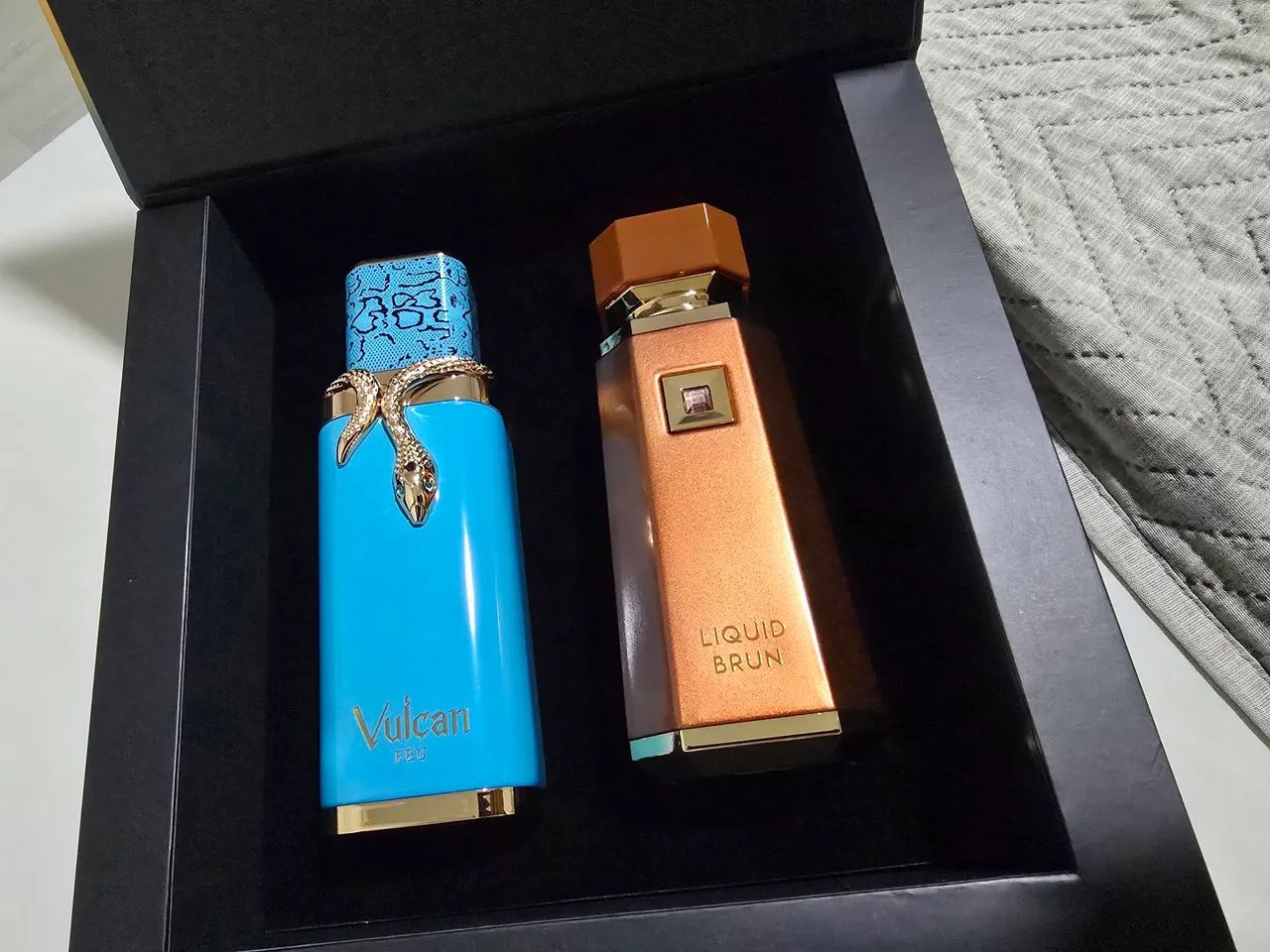 Kit 2 perfumes Árabes Vulcan Feu e Líquid Brun Extrait de Parfum 100ml cada