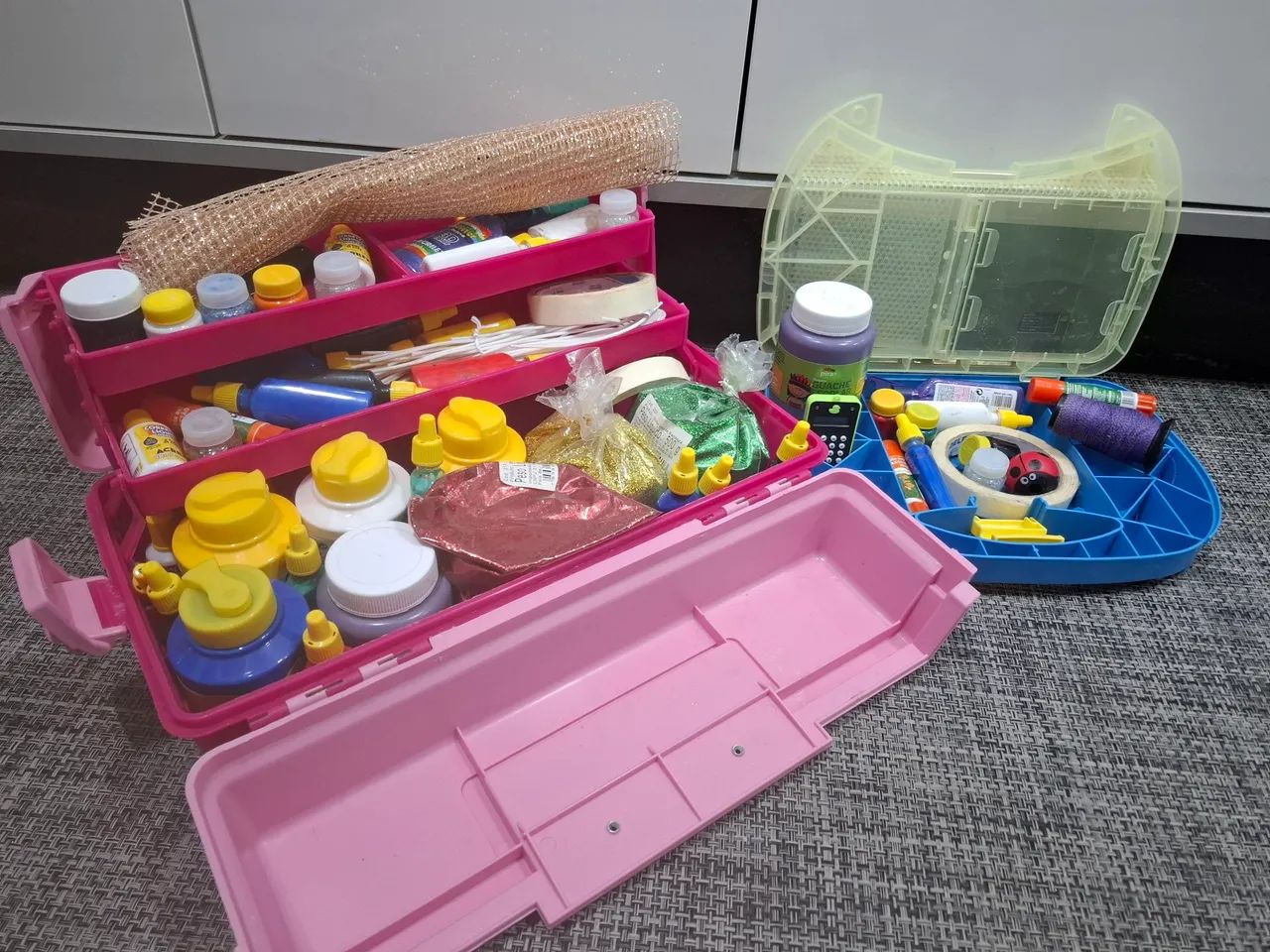 Kit para atividades gliter, tintas etc....