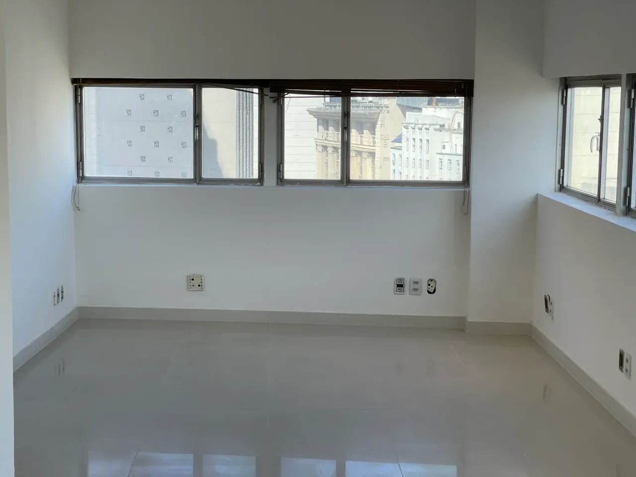 Sala/Conjunto para aluguel e venda possui 130 metros quadrados em Centro - Rio de Janeiro  - Foto 2