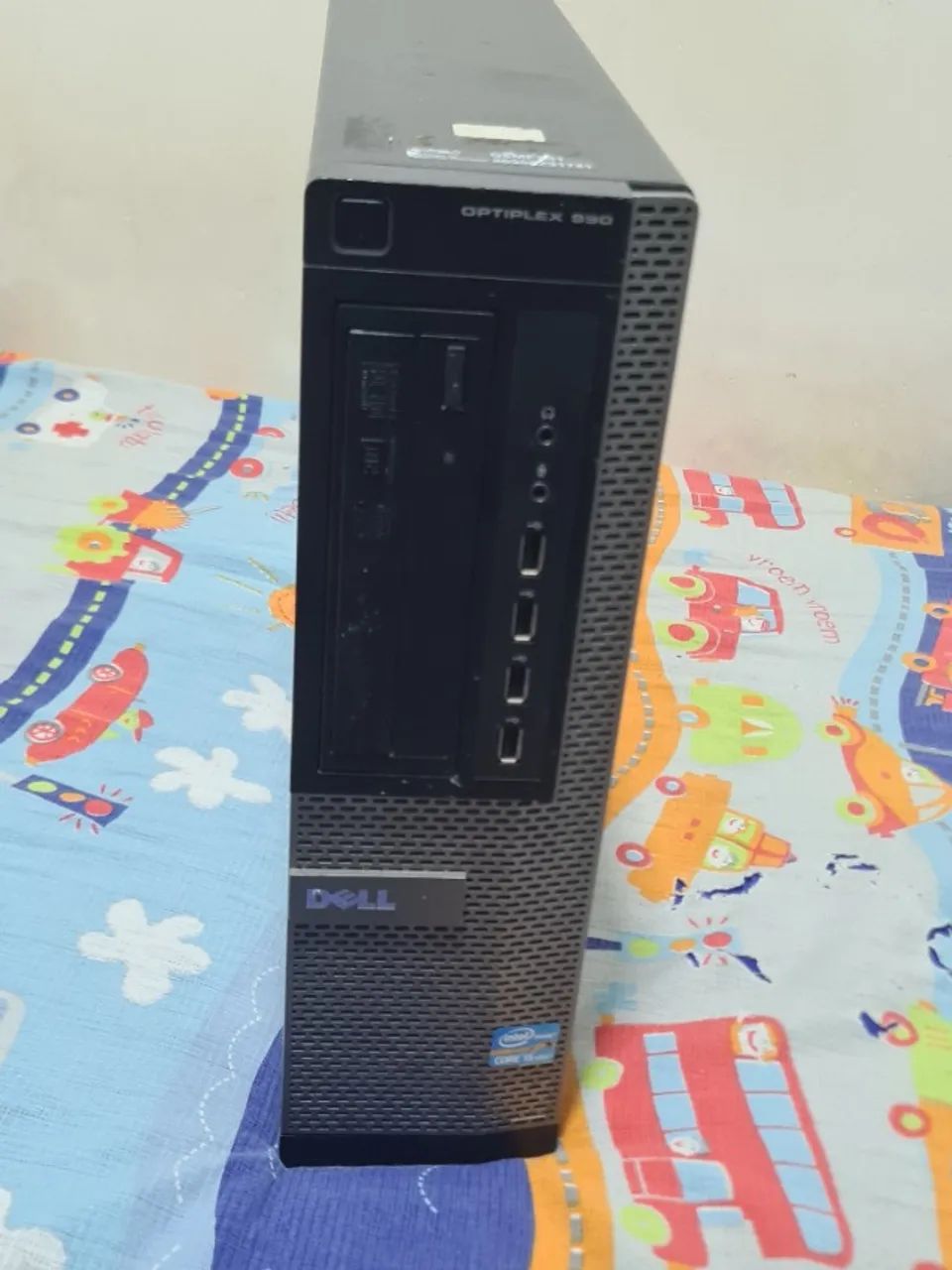 Gabinete Dell em perfeito estado