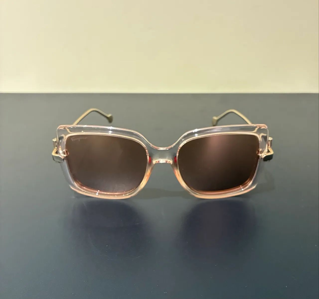 Óculos de sol feminino Salvatore Ferragamo sf913s