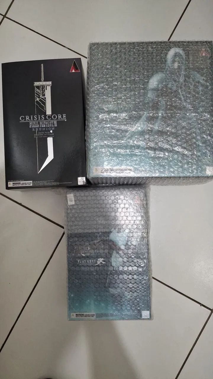 Zack, Sephiroth e Tifa play arts kai lacrados ORIGINAIS