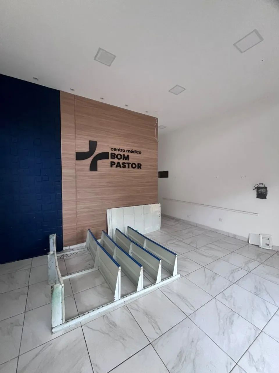 Aluguel de duas lojas comerciais em Lima Duarte (MG), 190m² e 121,85m² - Foto 2