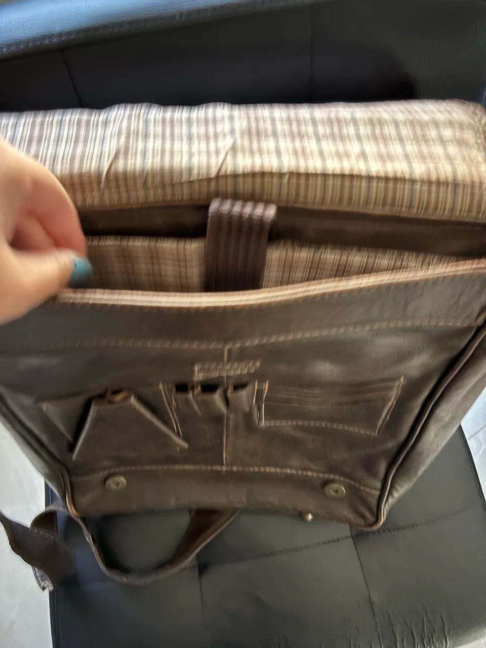 bolsa carteiro couro marrom le postiche - Foto 5
