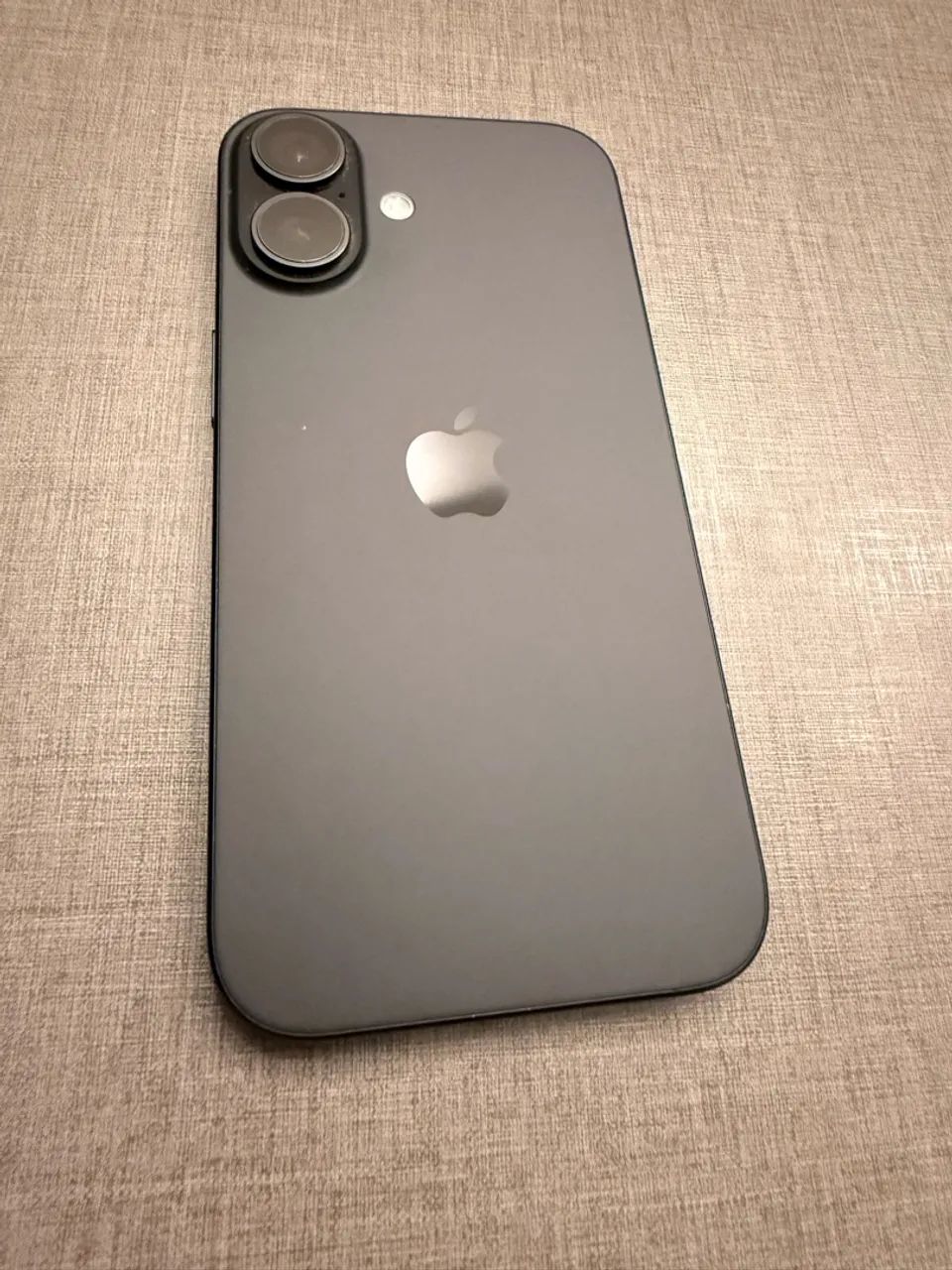 iPhone 16 bateria 93%