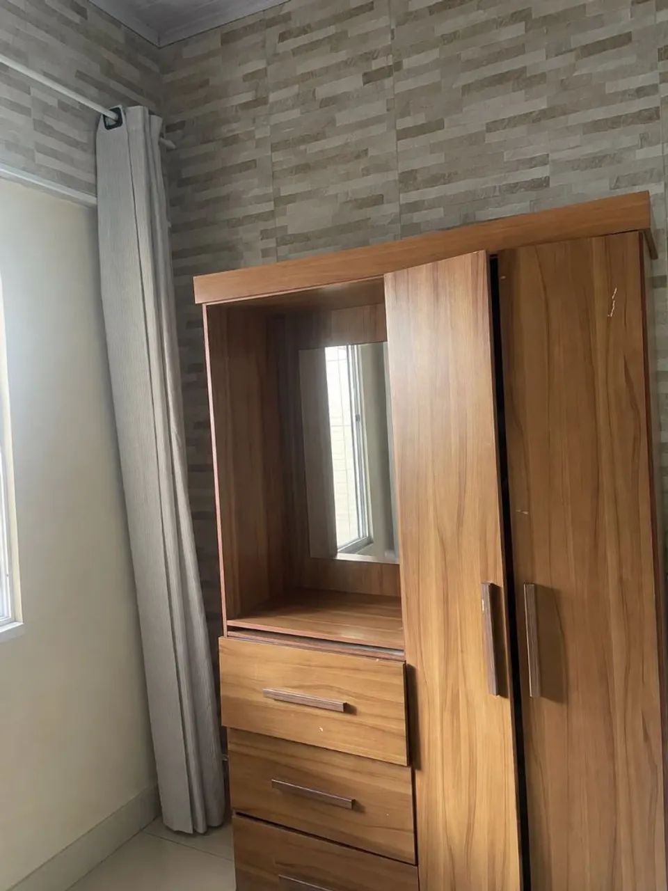 Vende se esse guarda- roupa 