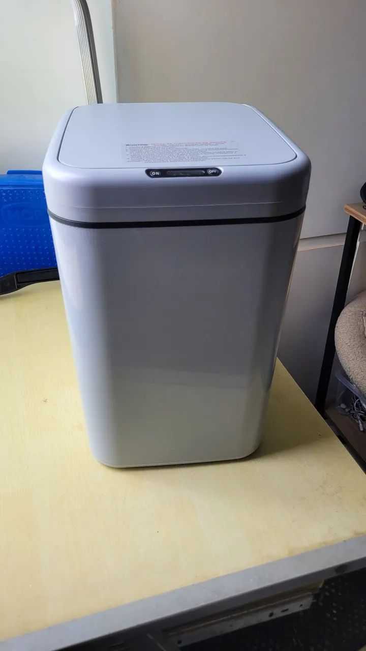Lixeira Automática 16 litros - 2 pilhas aa