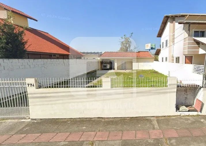 Casa térrea à venda no Carianos