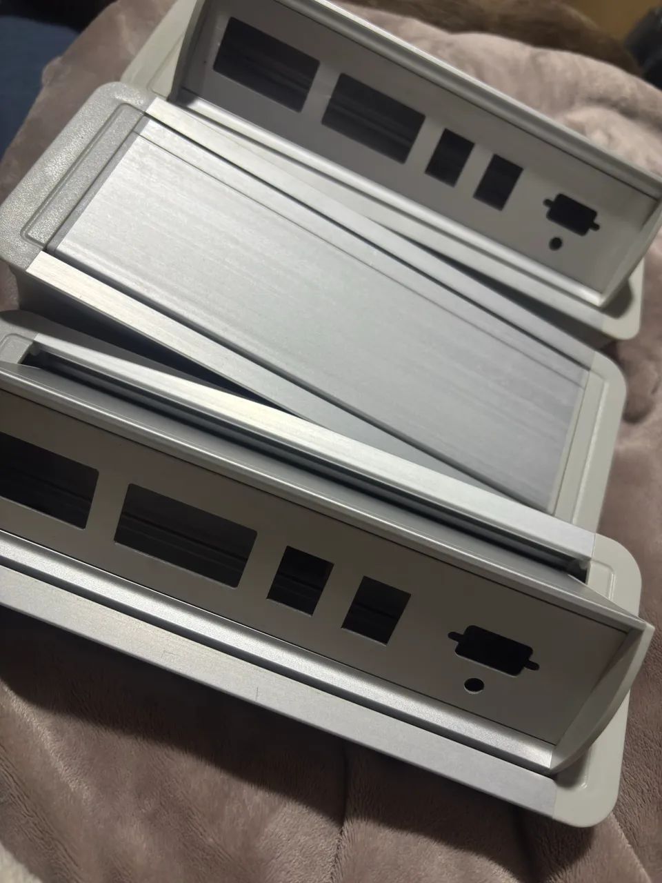 Caixa de tomadas de mesa slim  - Foto 3