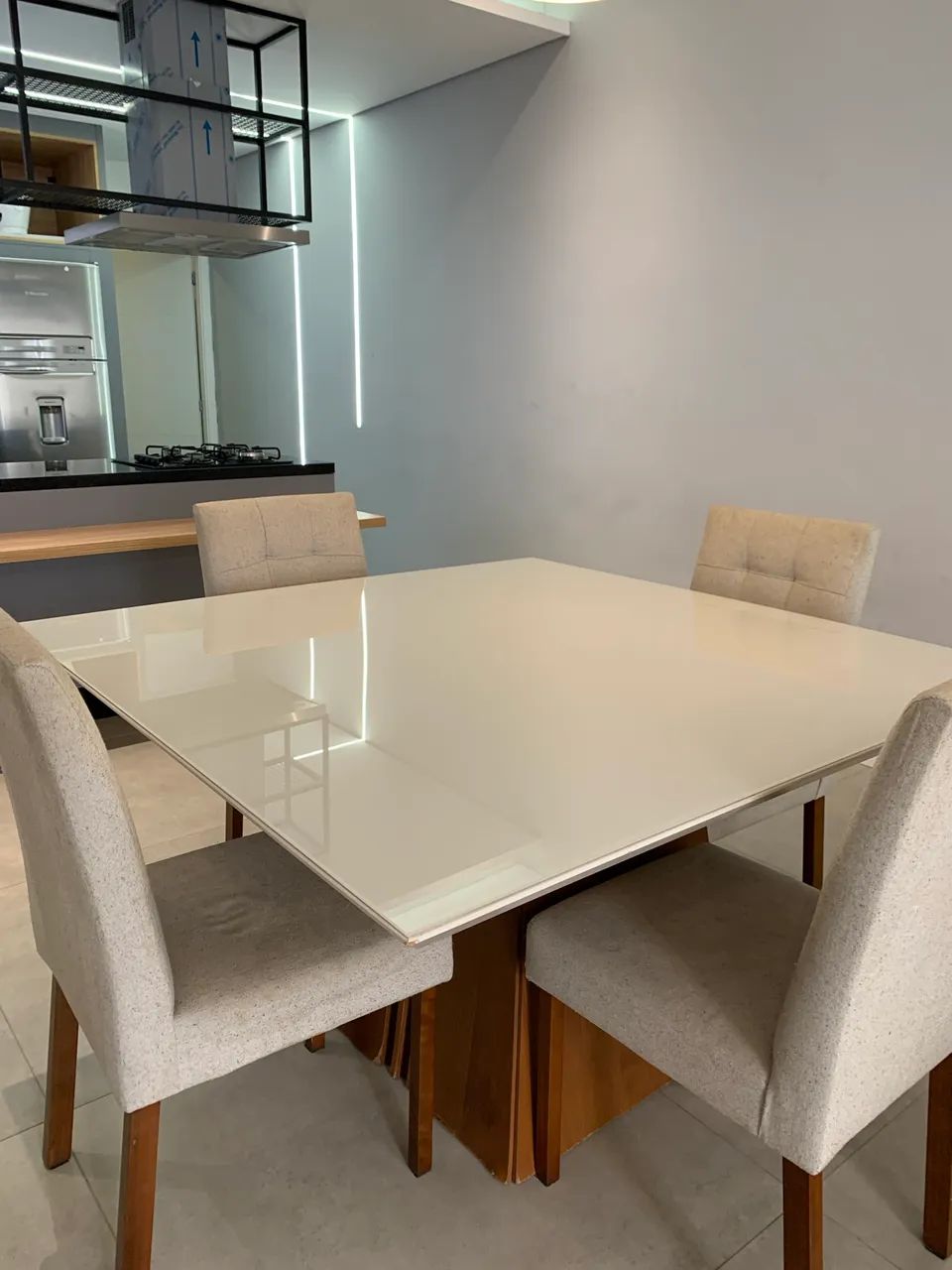 Mesa de jantar 4 lugares (negócio o valor ) - Foto 3