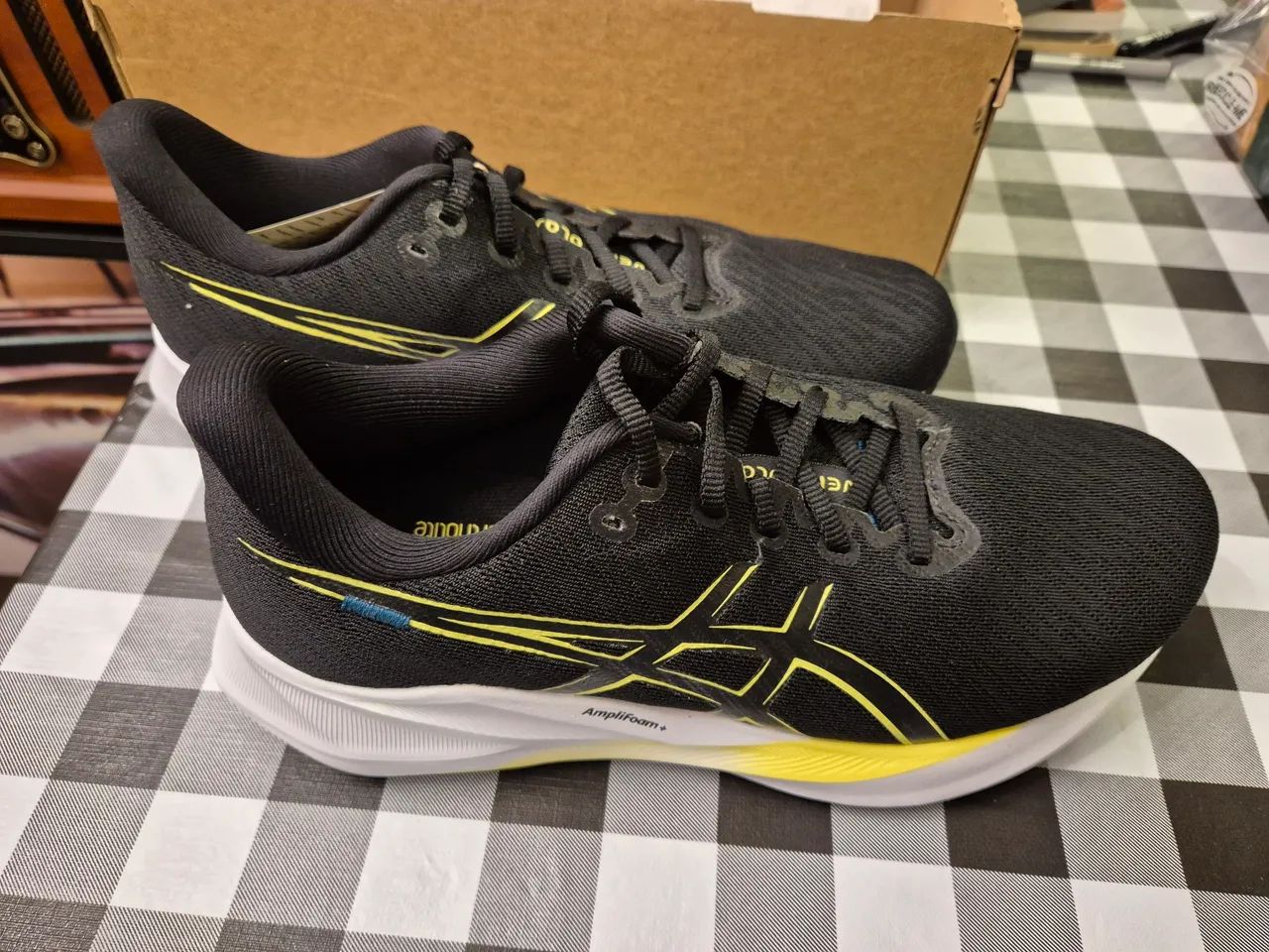 Tênis Asics Versablast 4 Black Citron preto e amarelo novo tamanho