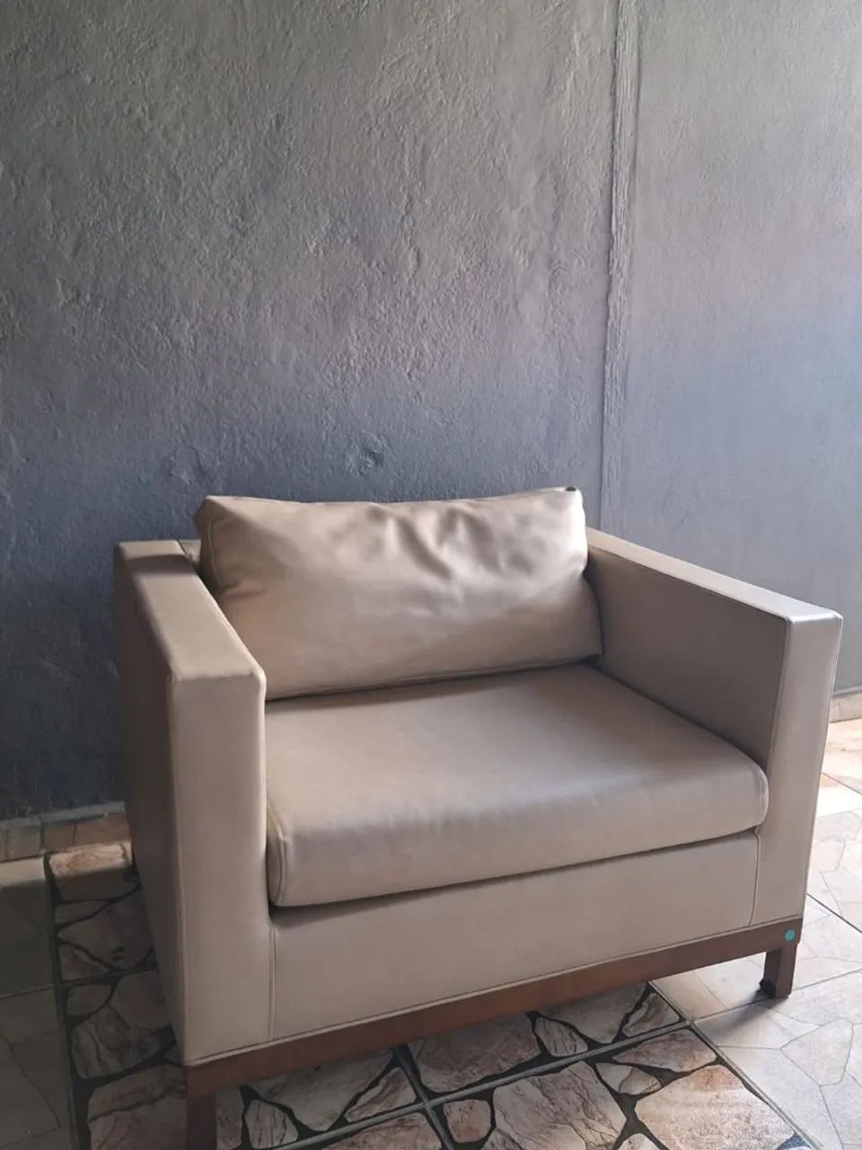 Poltrona em corino Bege - Foto 2
