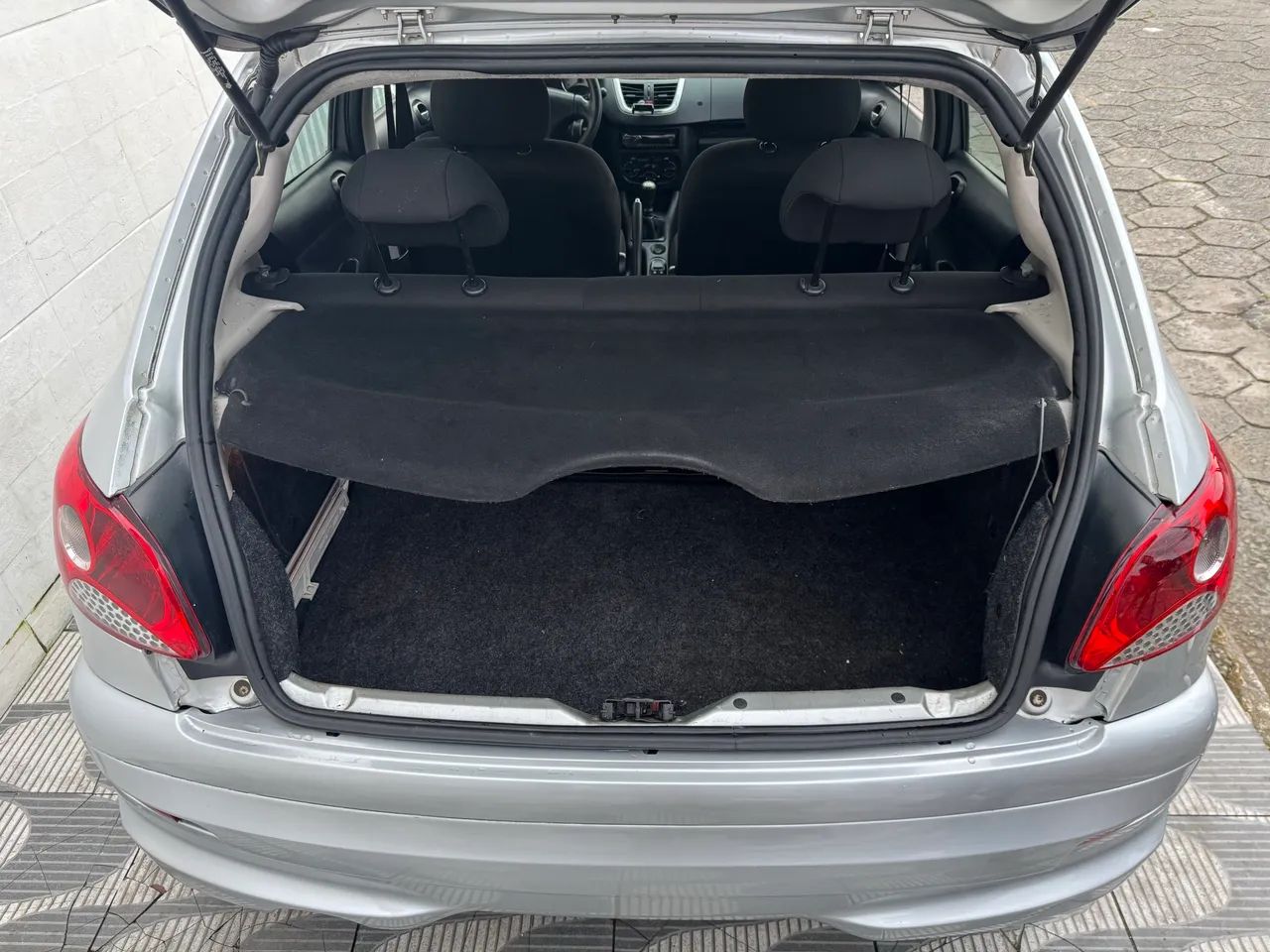 Peugeot 207 XR 1.4 Flex 8V 5p, foto 15 de 17