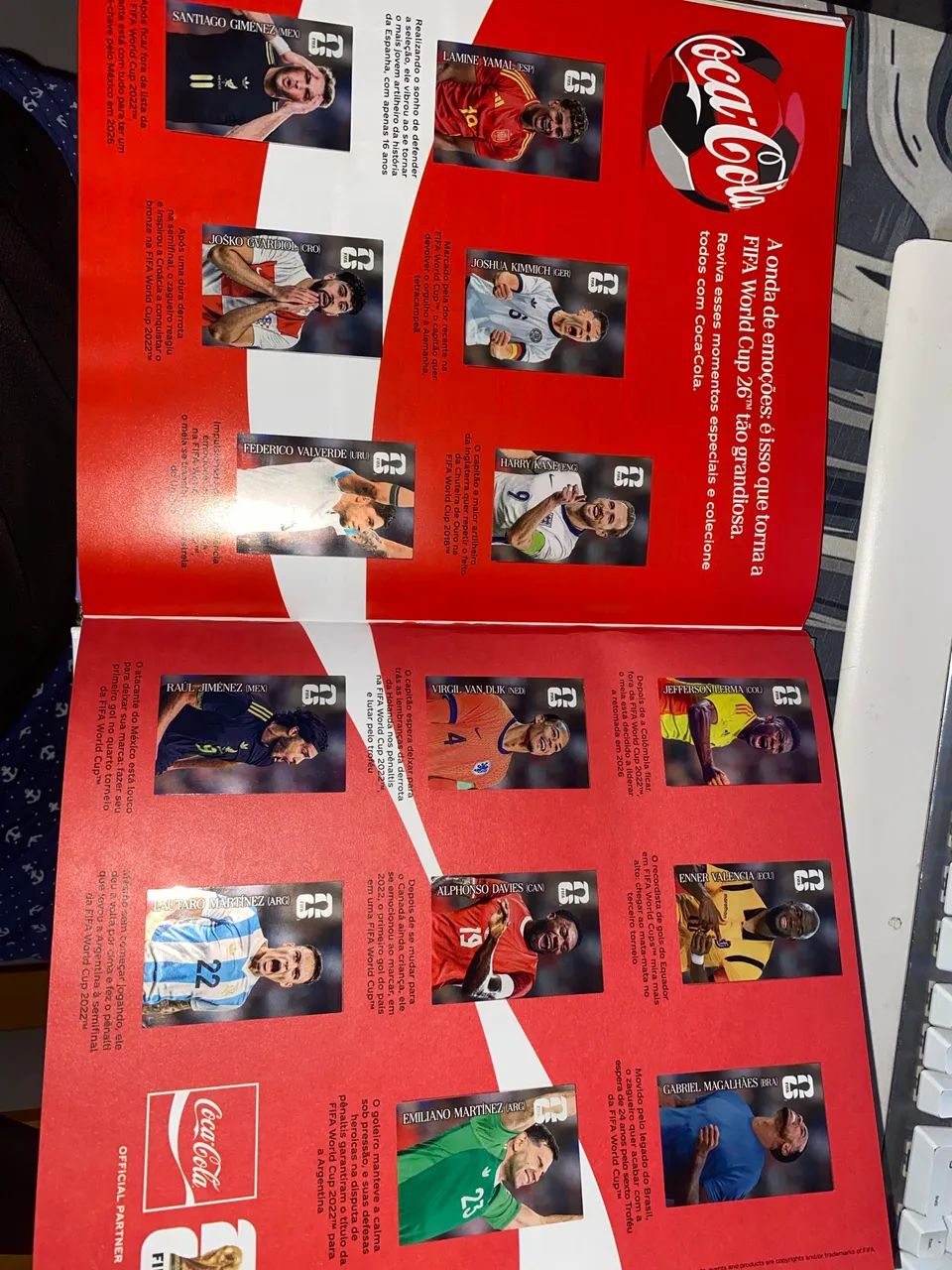 Vendo Álbum de Figurinhas Dourado da Copa 2026
