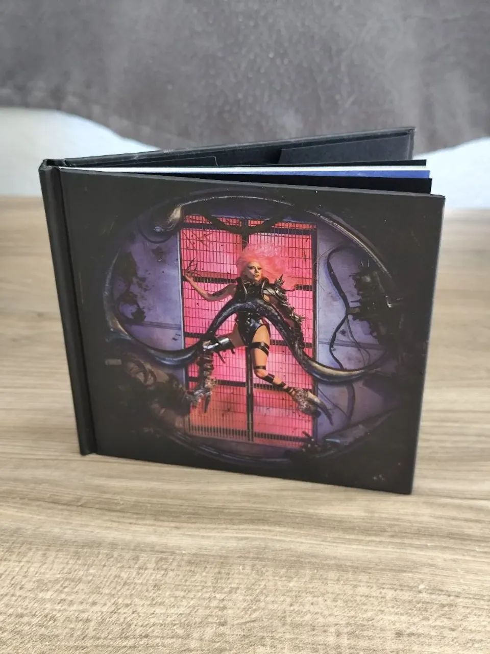 CD Lady Gaga - Chromatica - Deluxe Limited Hardcover Book