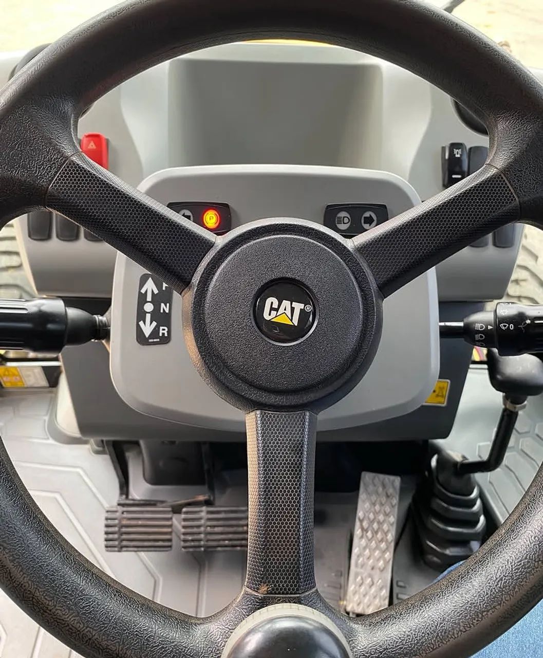 Retroescavadeira Caterpillar  - Foto 5