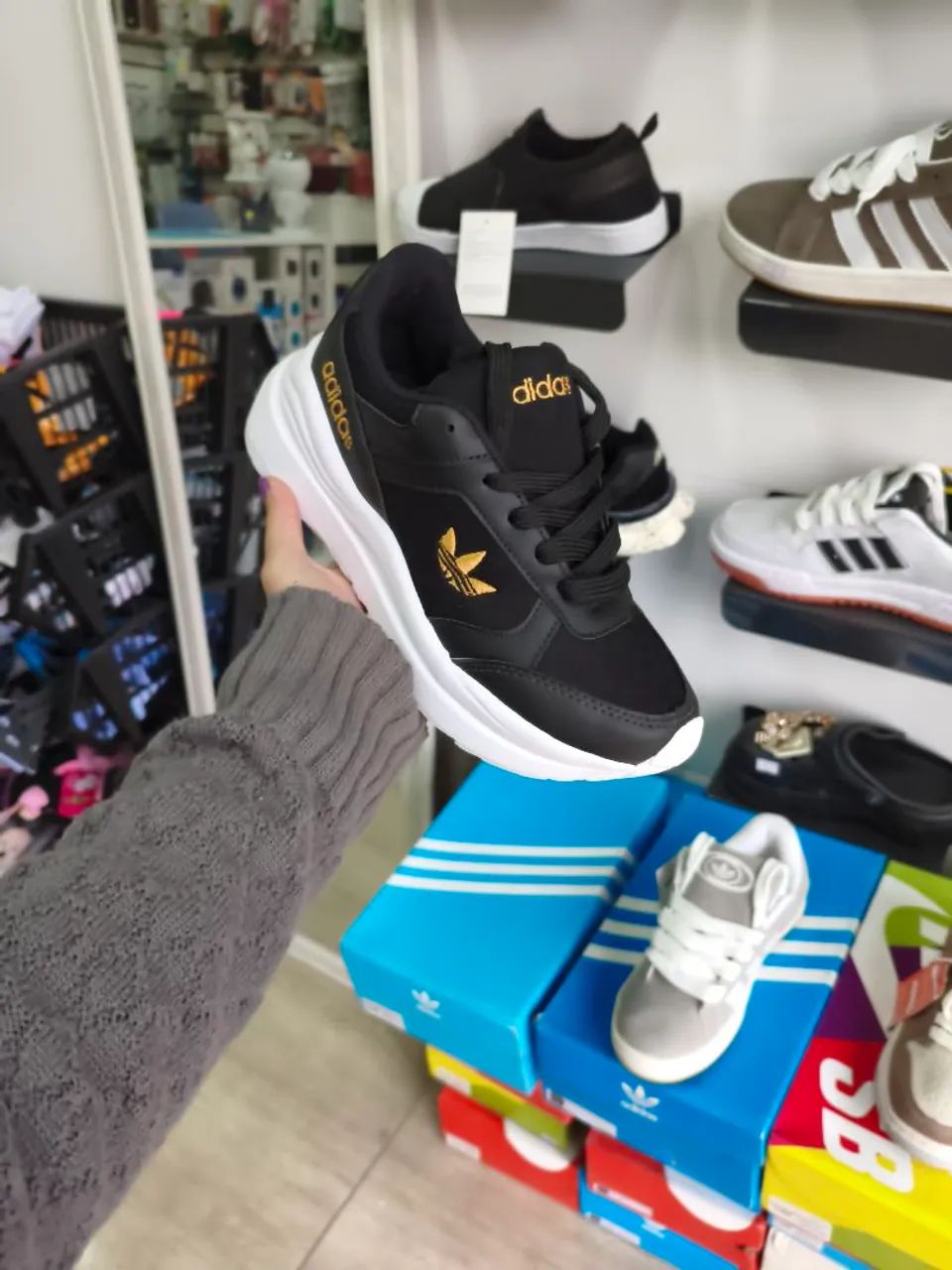 TENIS PLATAFORMA ADIDAS DOURADO - Foto 2