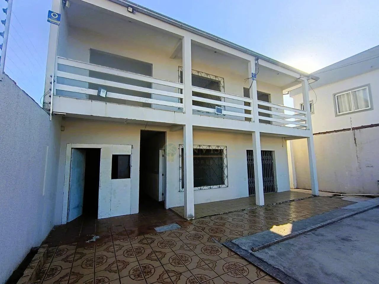 Locação! Viabilidade Comercial, 15 quartos, piscina, churrasqueira e 4 vagas de garagem.