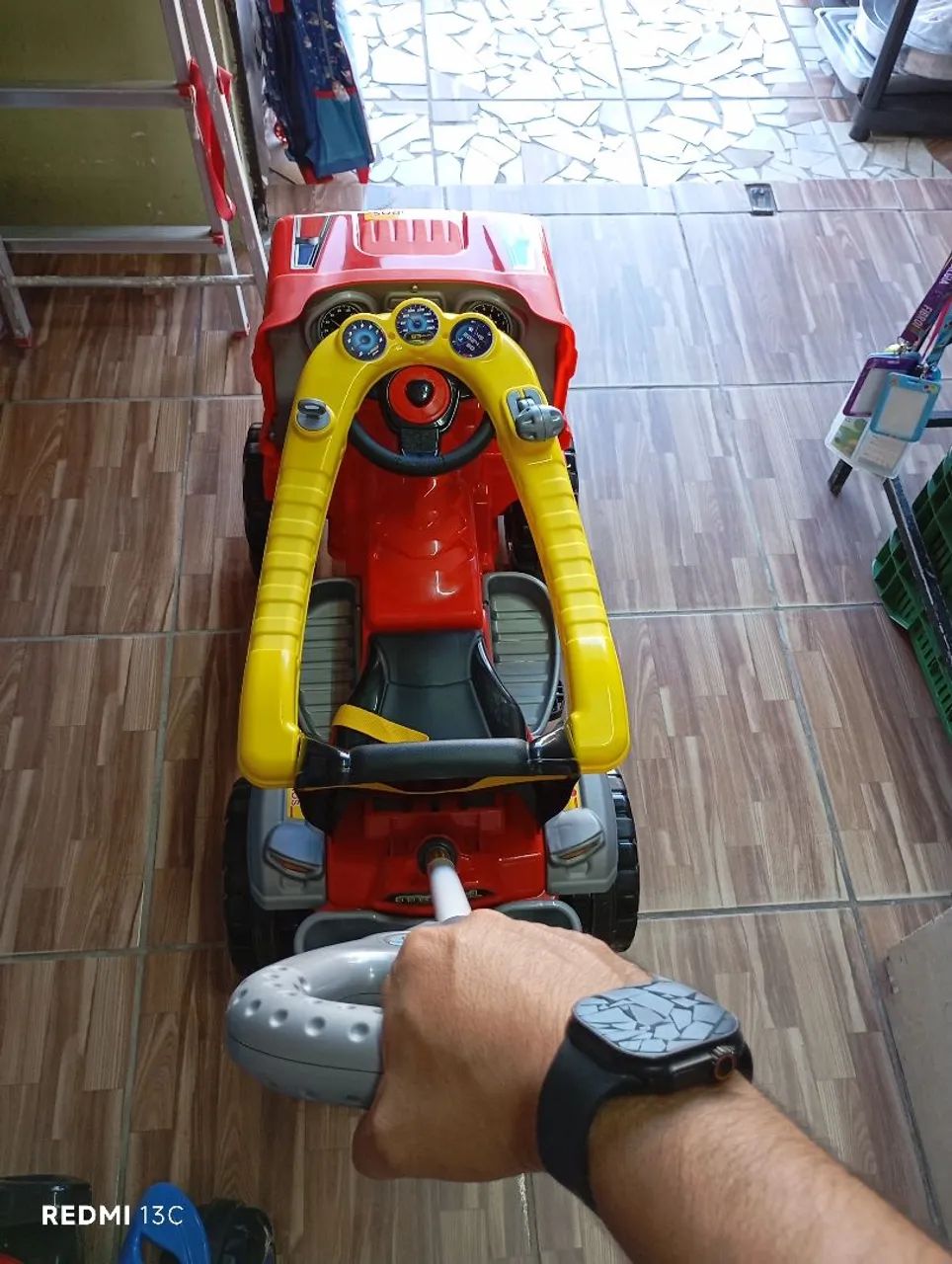 Carrinho De Empurrar e Pedalar  - Foto 5