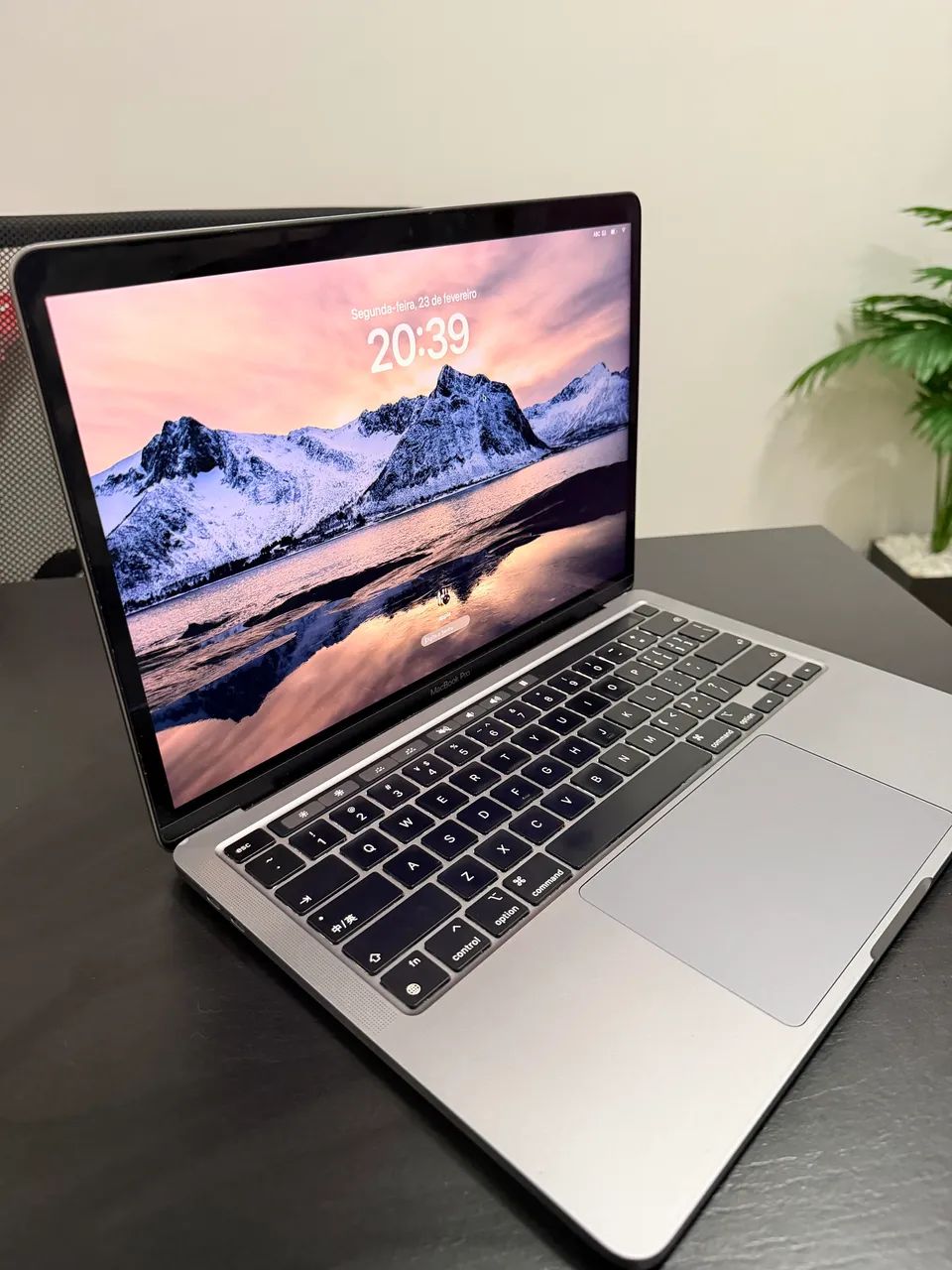 MacBook Pro 2020 M1 13? - 16GB + 512GB / Leve detalhe estético