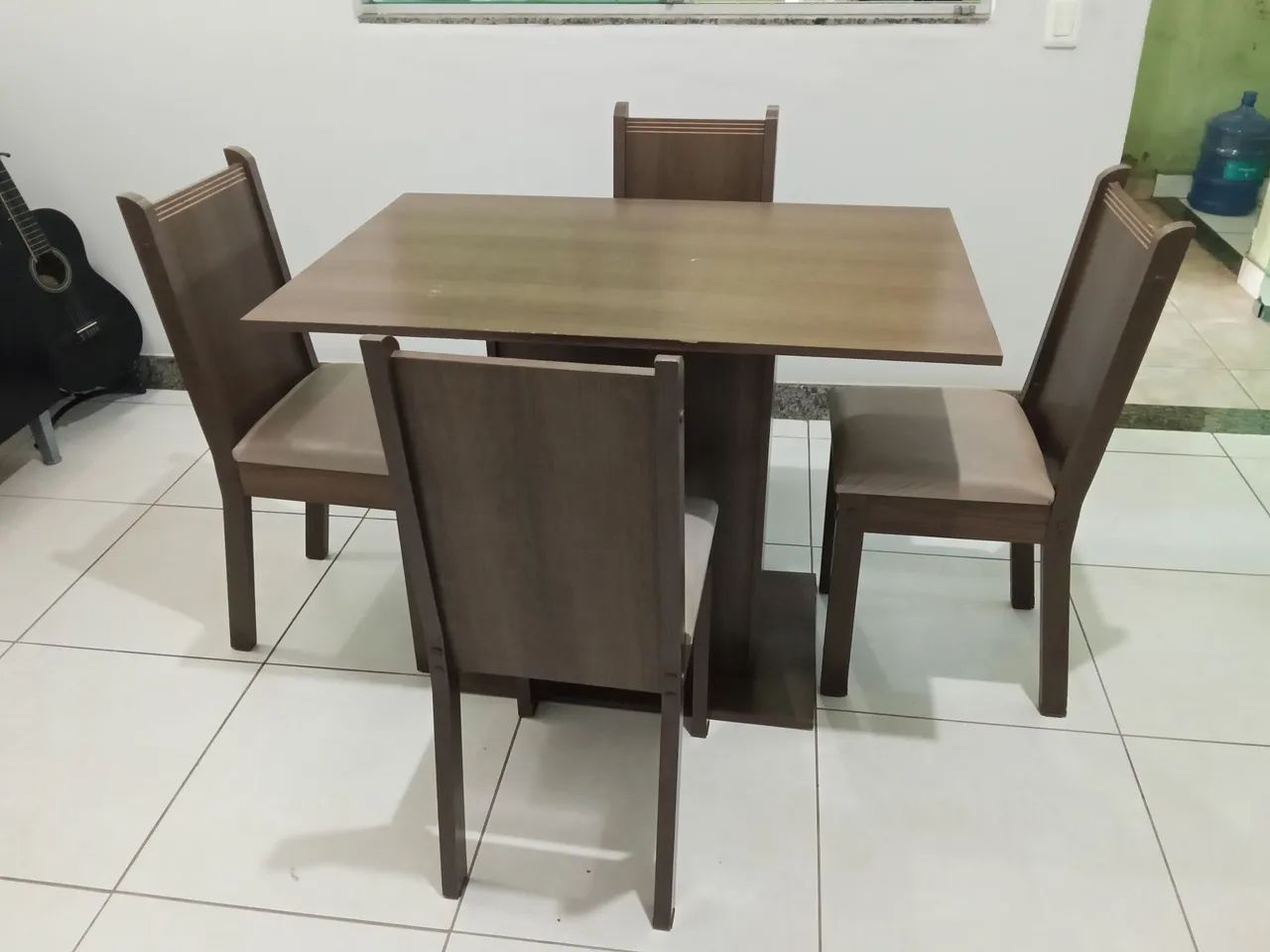 Mesa com 4 cadeiras