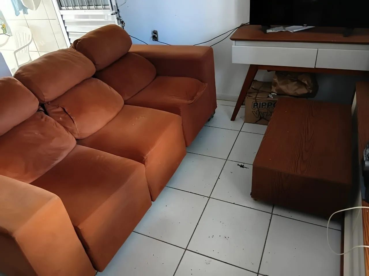 Vende se sofá cama e o jogo de sala 2000 reais  - Foto 2