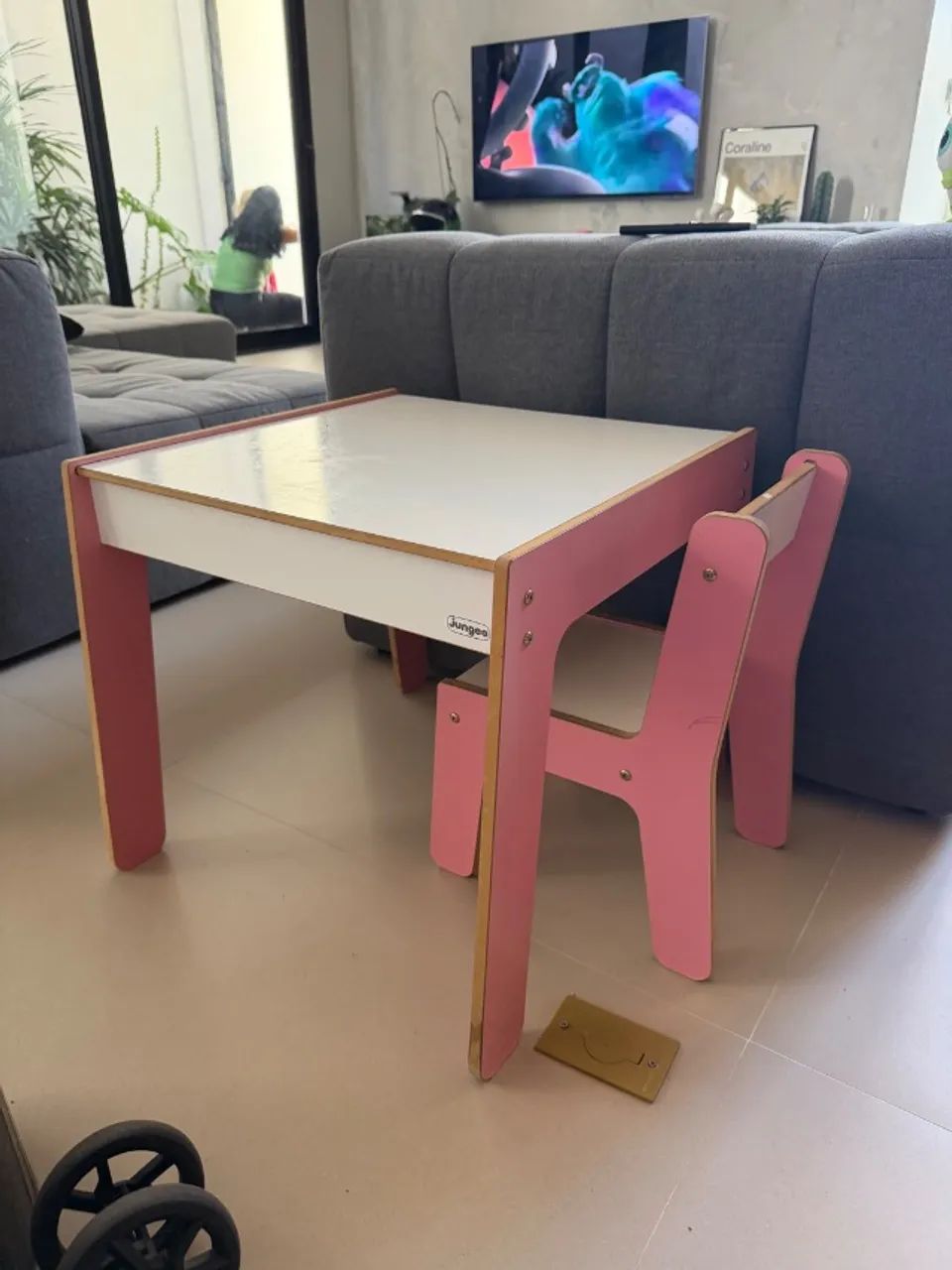 Mesinha infantil com cadeira