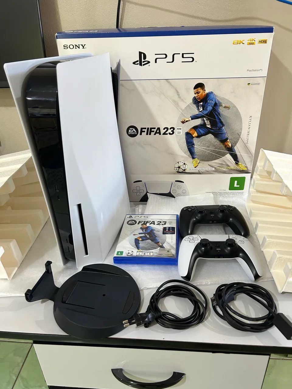 Ps5 na caixa + 2 controles e 1 jogo - Foto 3