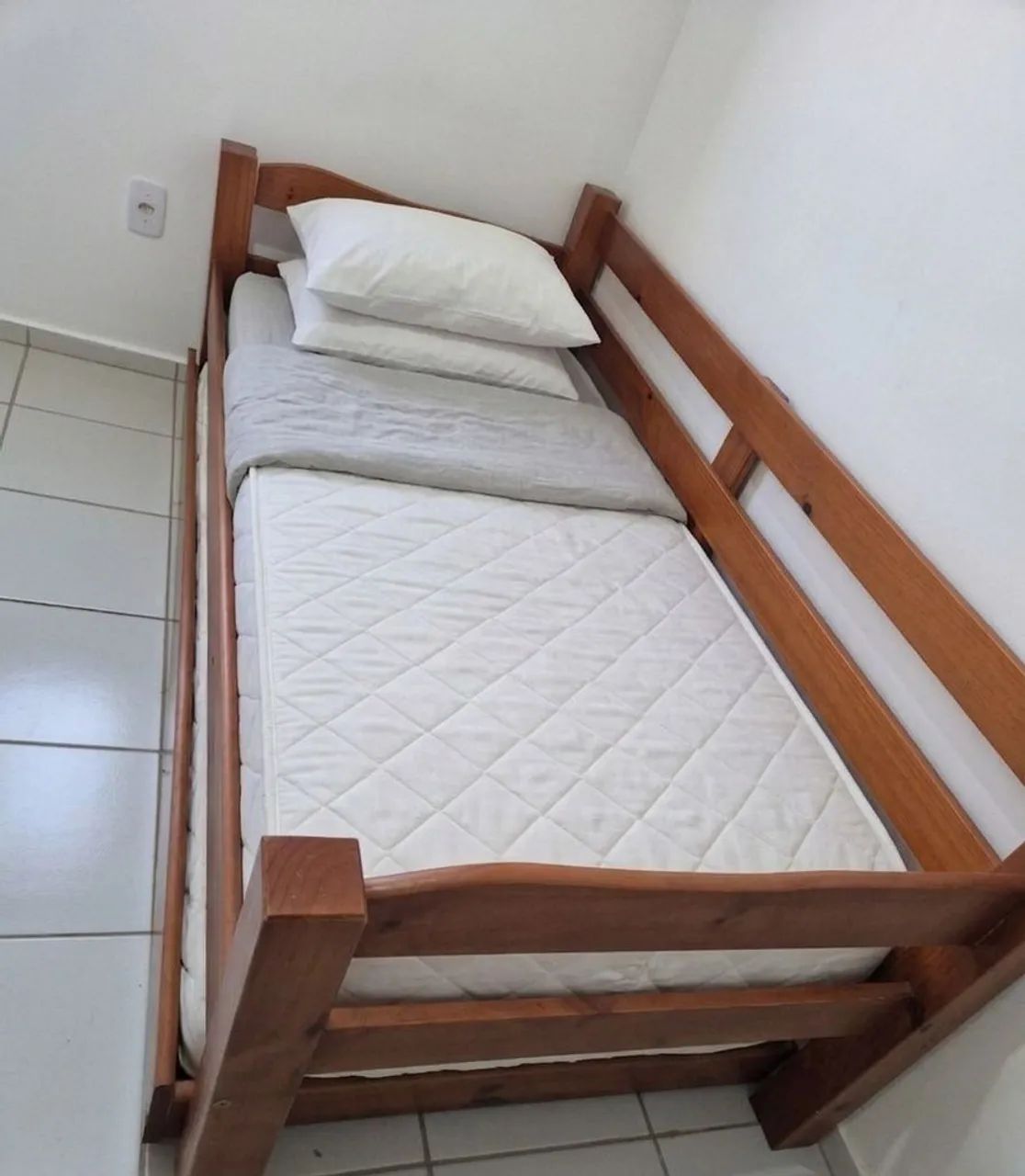 Sofa cama com cama auxiliar madeira maciça