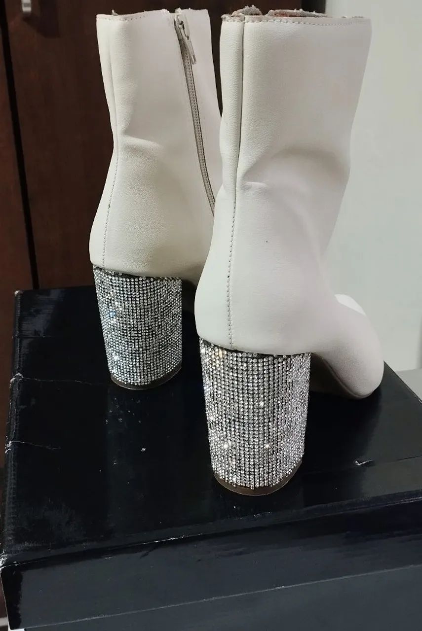 Bota cano curto, Off White, n° 36 - NOVA - Foto 2