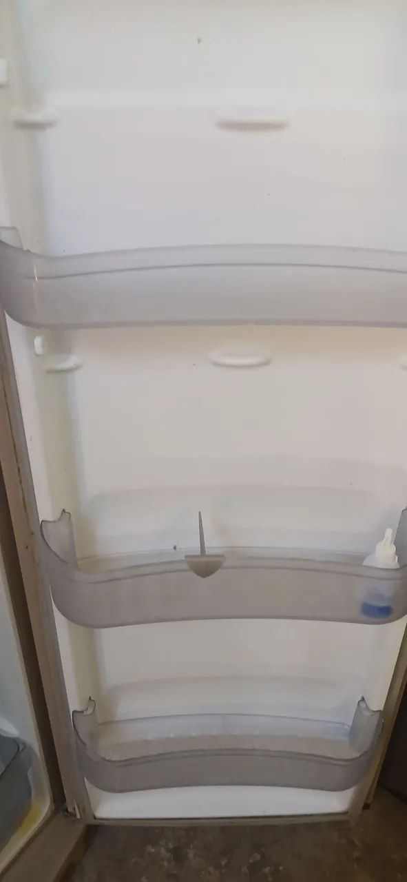 2 geladeira funcionando e gelando.