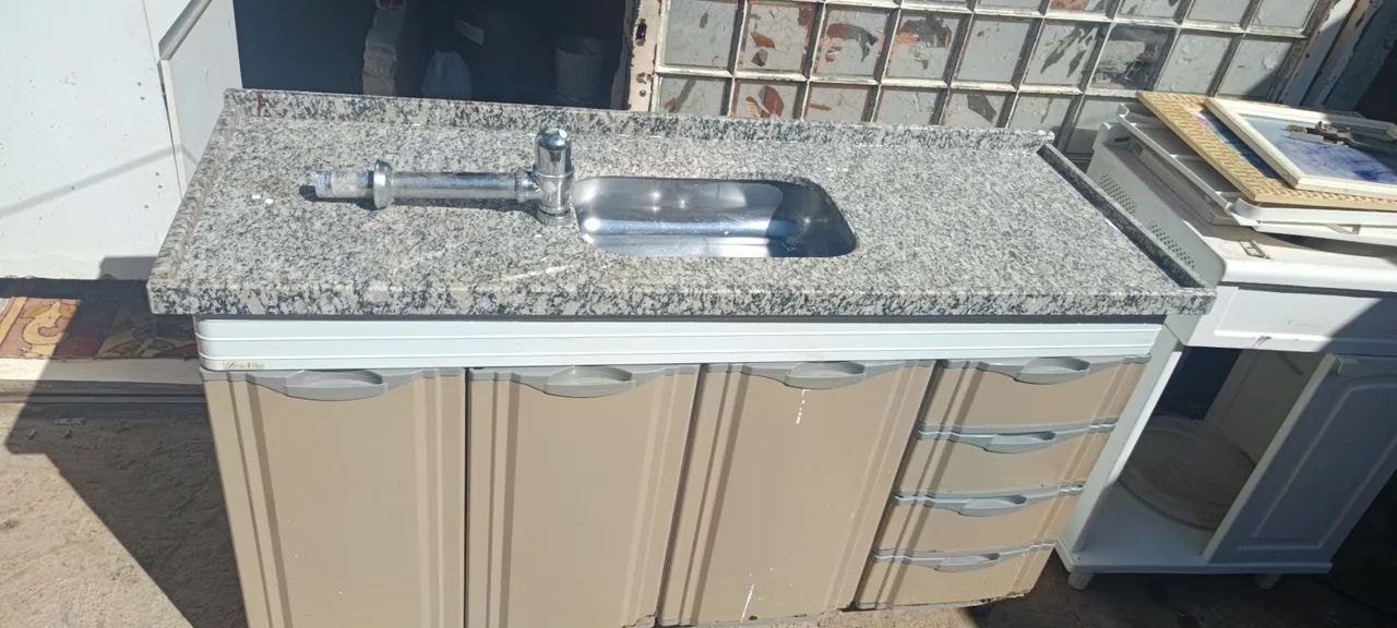 Pia de mármore com balcão R$700,00